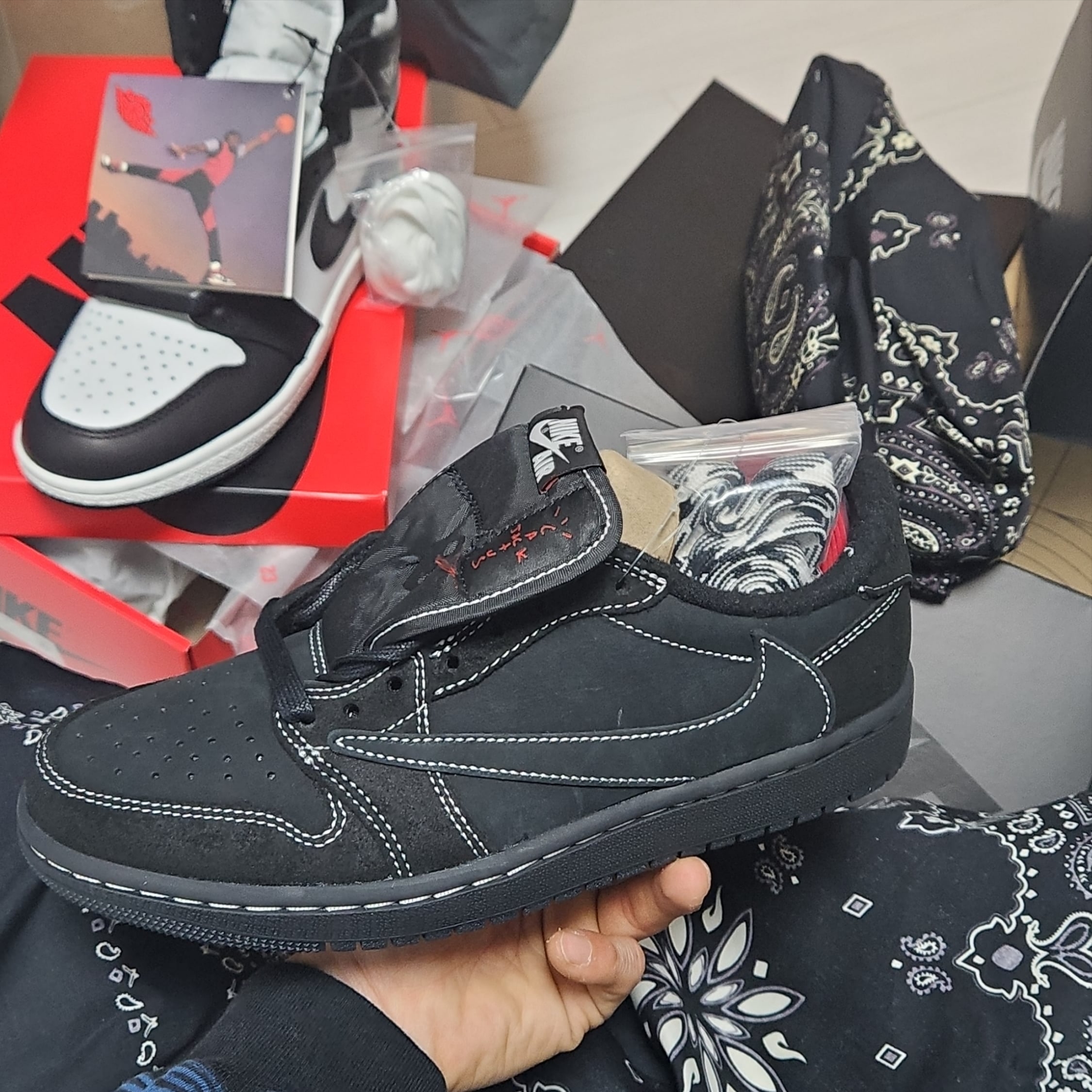 Jordan 1 x Travis Scott Retro Low OG SP Black Phantom, Jordan 1 High 85 Black White 착용 스타일