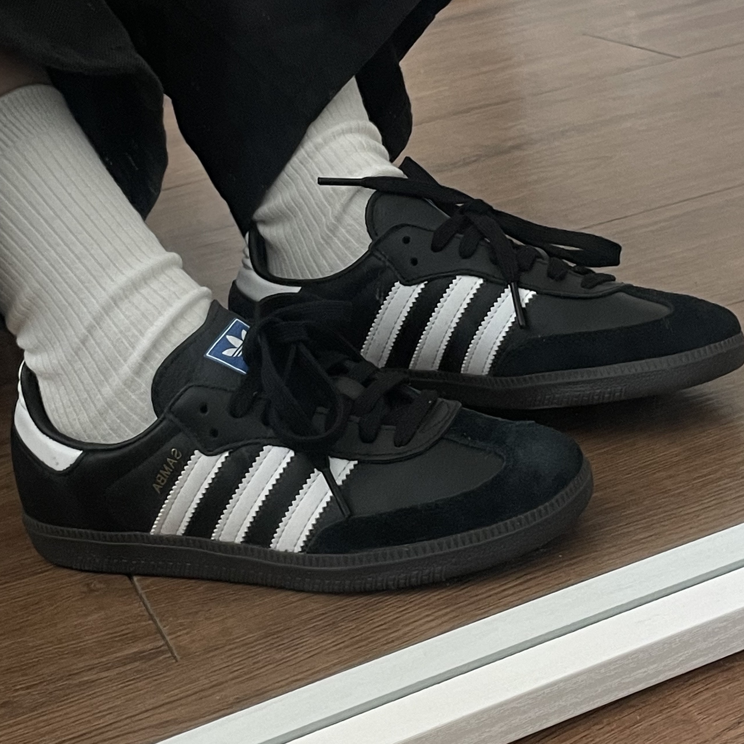 Adidas Samba OG Black White Gum 착용 스타일