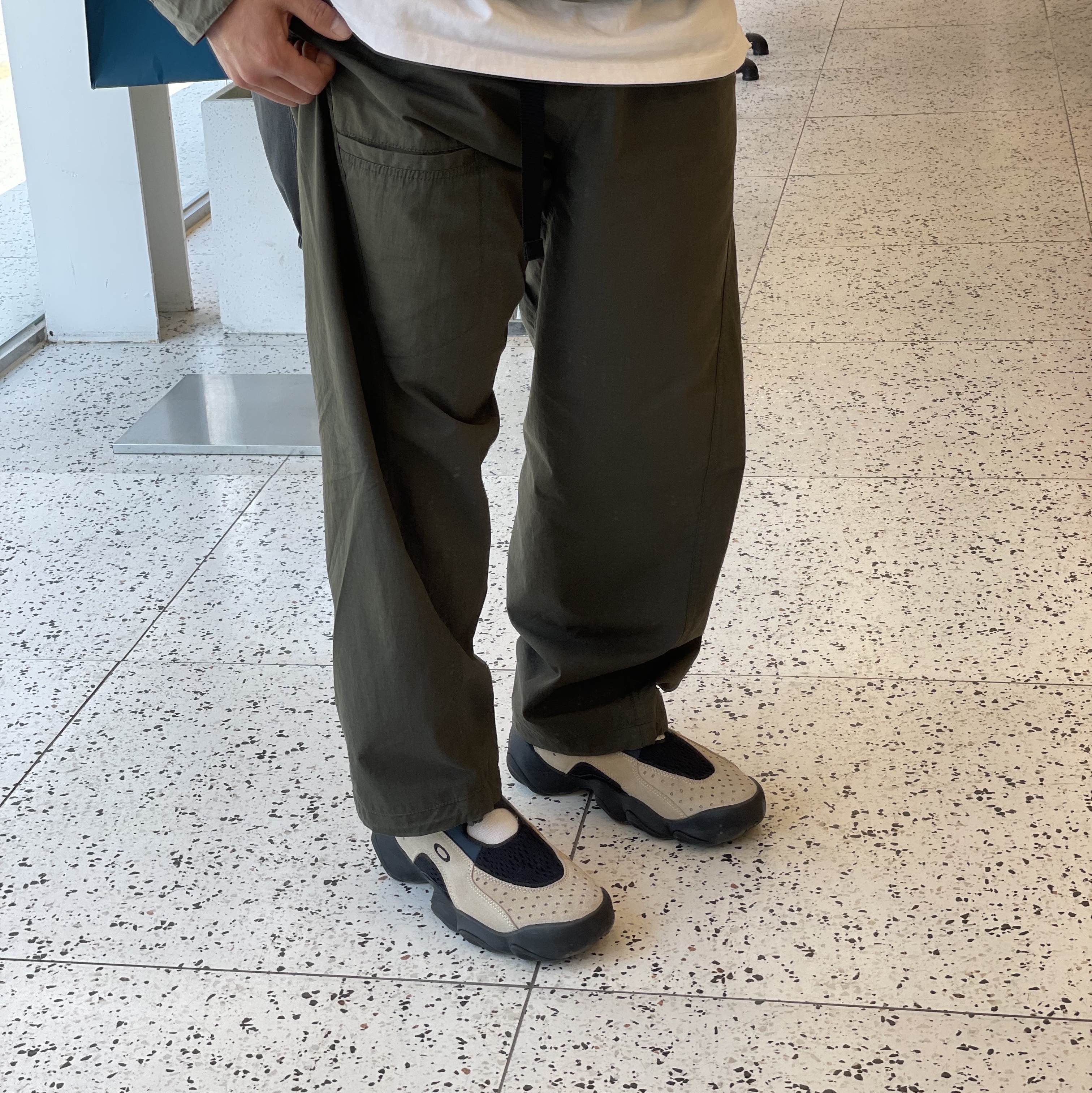 Oakley Factory Team x Brain Dead Flesh Sandal Sand Blue 착용 스타일