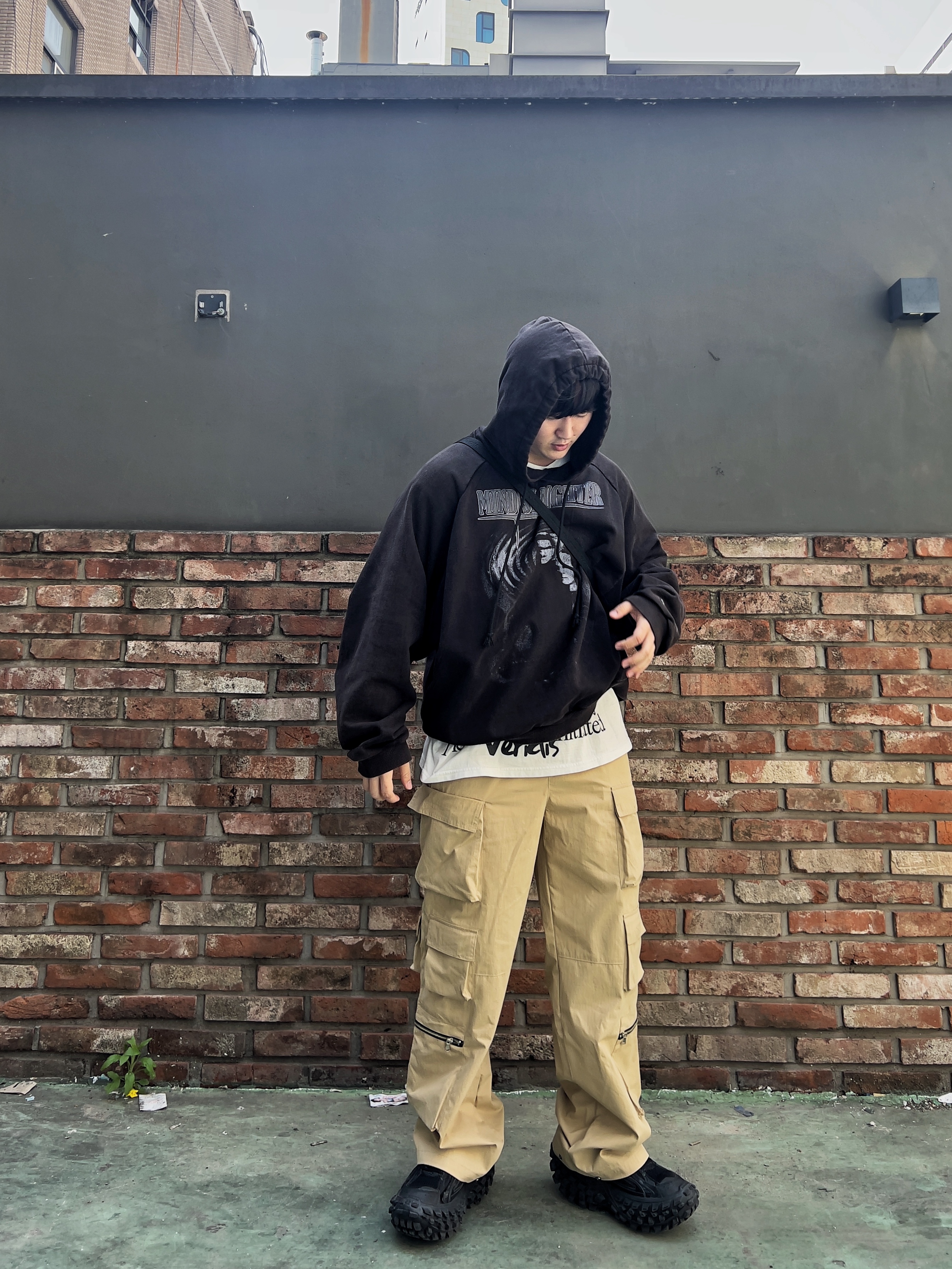 Balenciaga Defender Sneakers Black, Project G/R Mind Slaughter Vintage Washeed Hoodie Black 착용 스타일 - 4