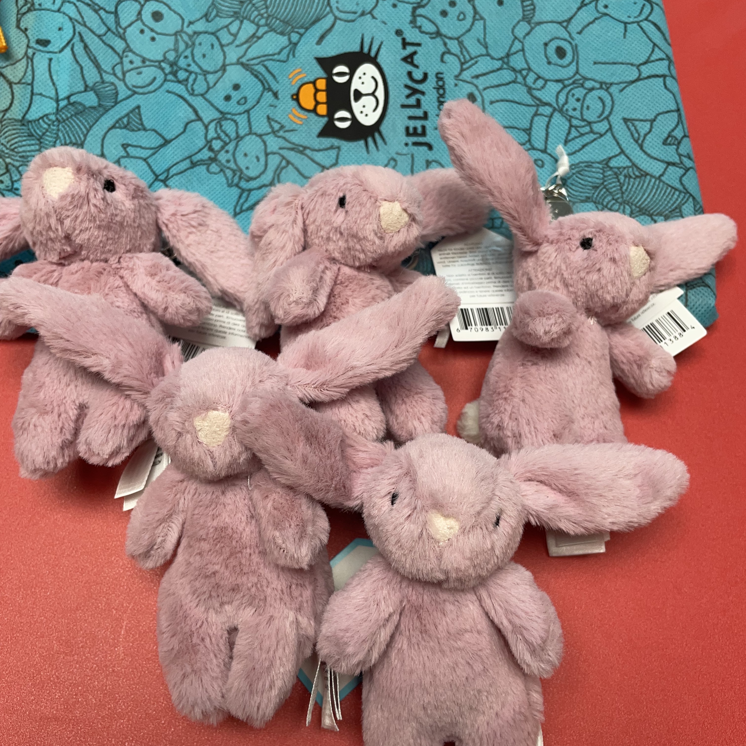 Jellycat Bashful Bunny Bag Charm Tulip, COS Quilted Oversized Shoulder Bag Purple 착용 스타일 - 1