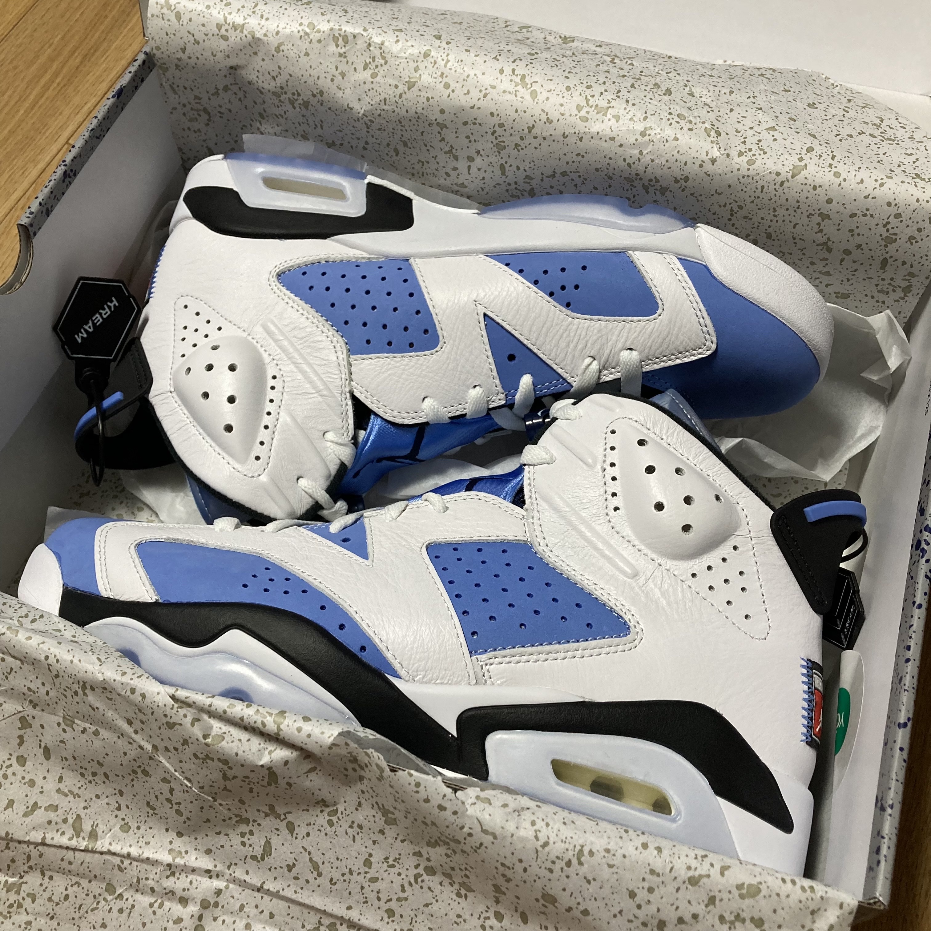 Jordan 6 Retro University Blue 착용 스타일