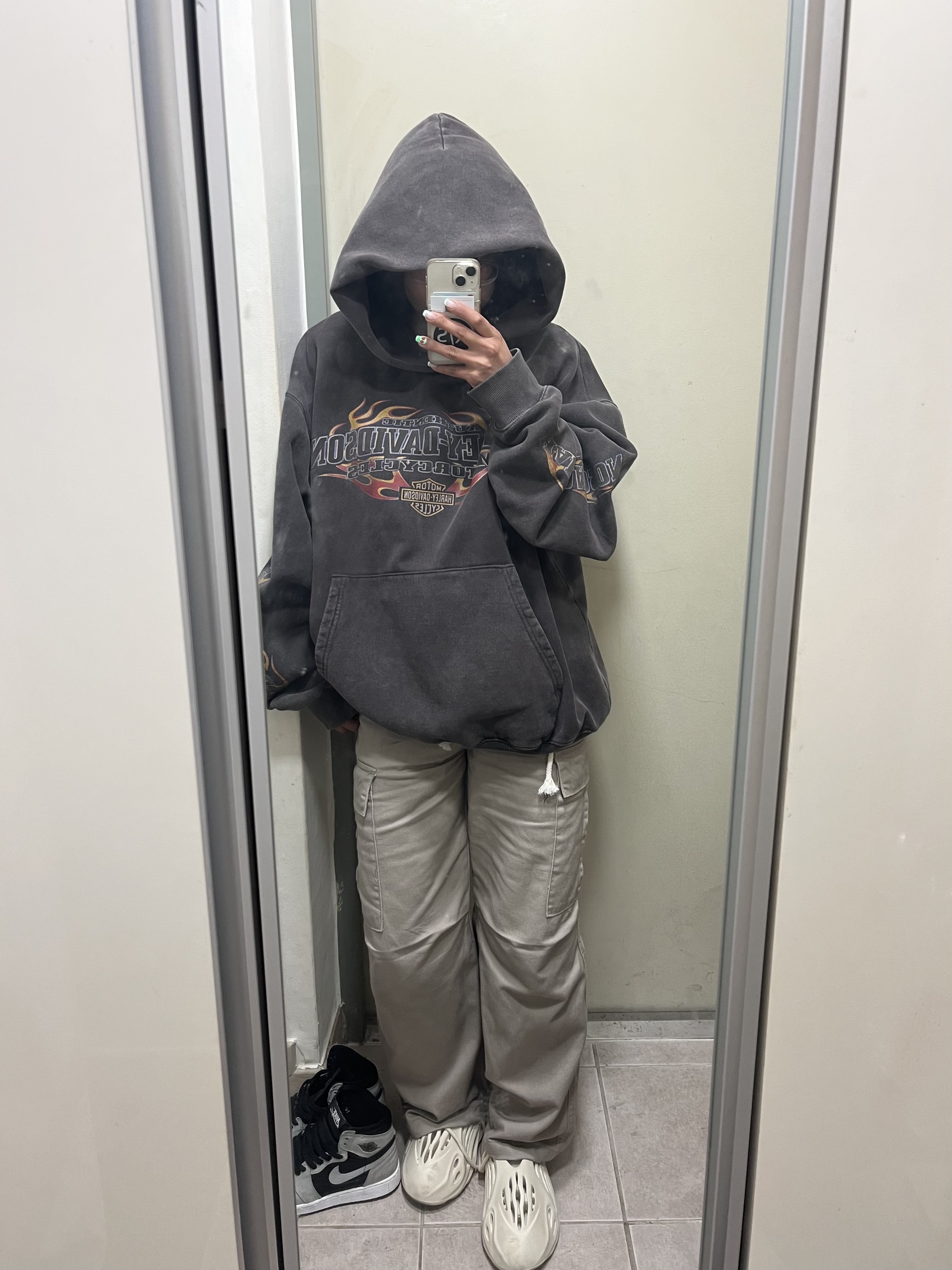 Adidas Yeezy Foam RNNR Ararat, Jordan 1 Retro High OG Shadow 2.0 착용 스타일