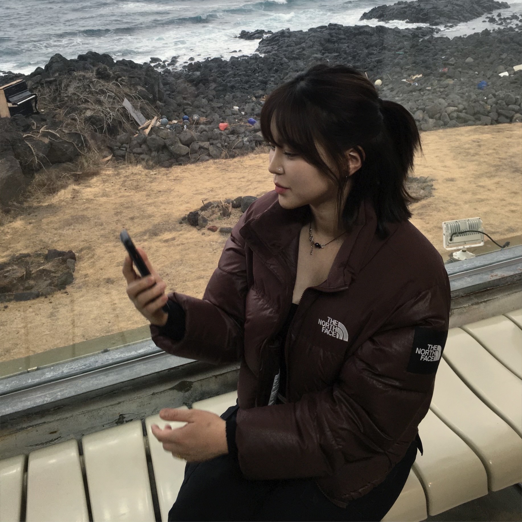 (W) The North Face White Label Novelty Nuptse Down Jacket Cocoa Brown 착용 스타일 - 1