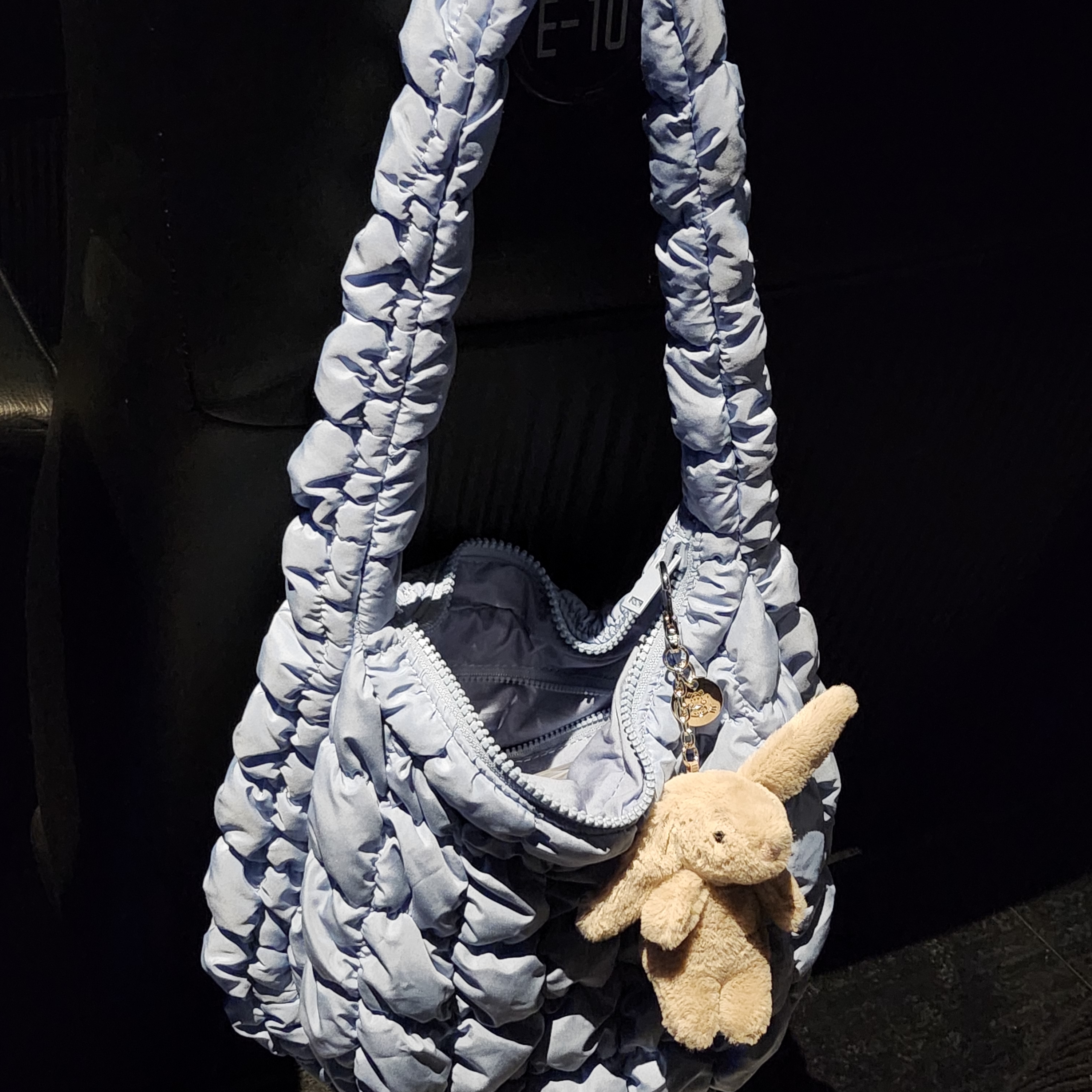COS Quilted Mini Bag Light Blue, Jellycat Bashful Bunny Bag Charm Beige 착용 스타일