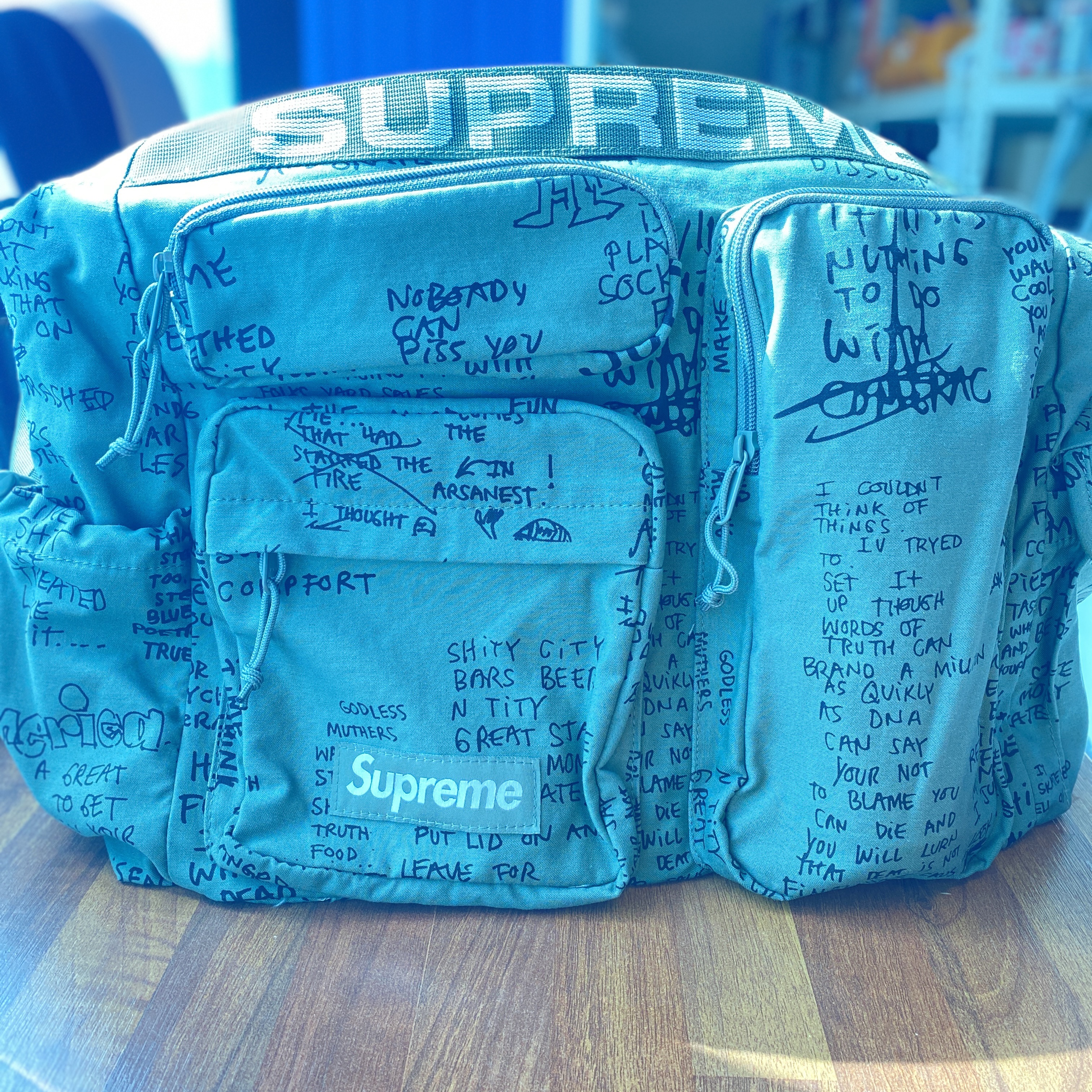 Supreme Field Messenger Bag Olive Gonz - 23SS 착용 스타일