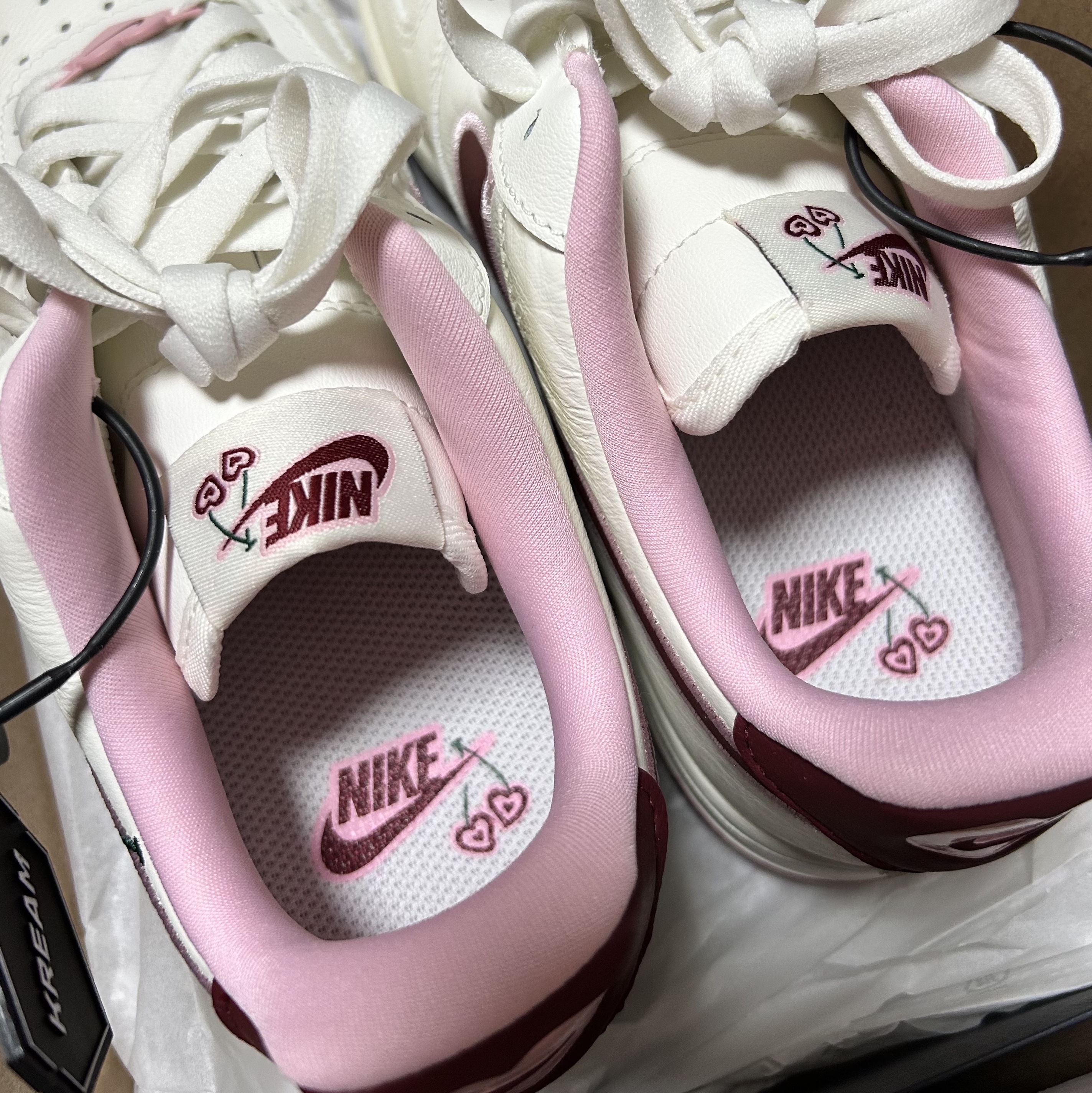 (W) Nike Air Force 1 Low White Red 착용 스타일 - 2