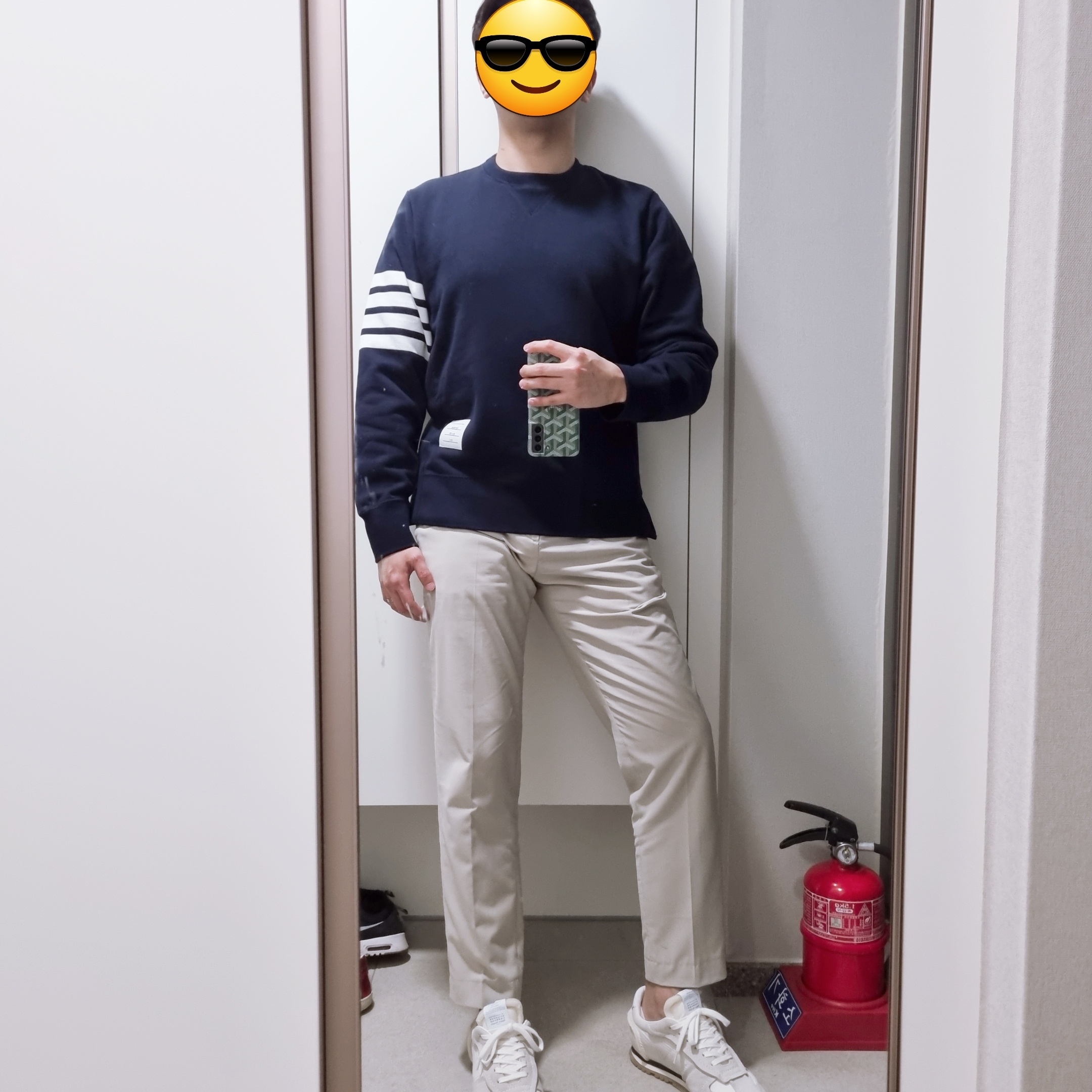 Thom Browne Engineered 4-Bar Sweatshirt Navy 착용 스타일 - 1