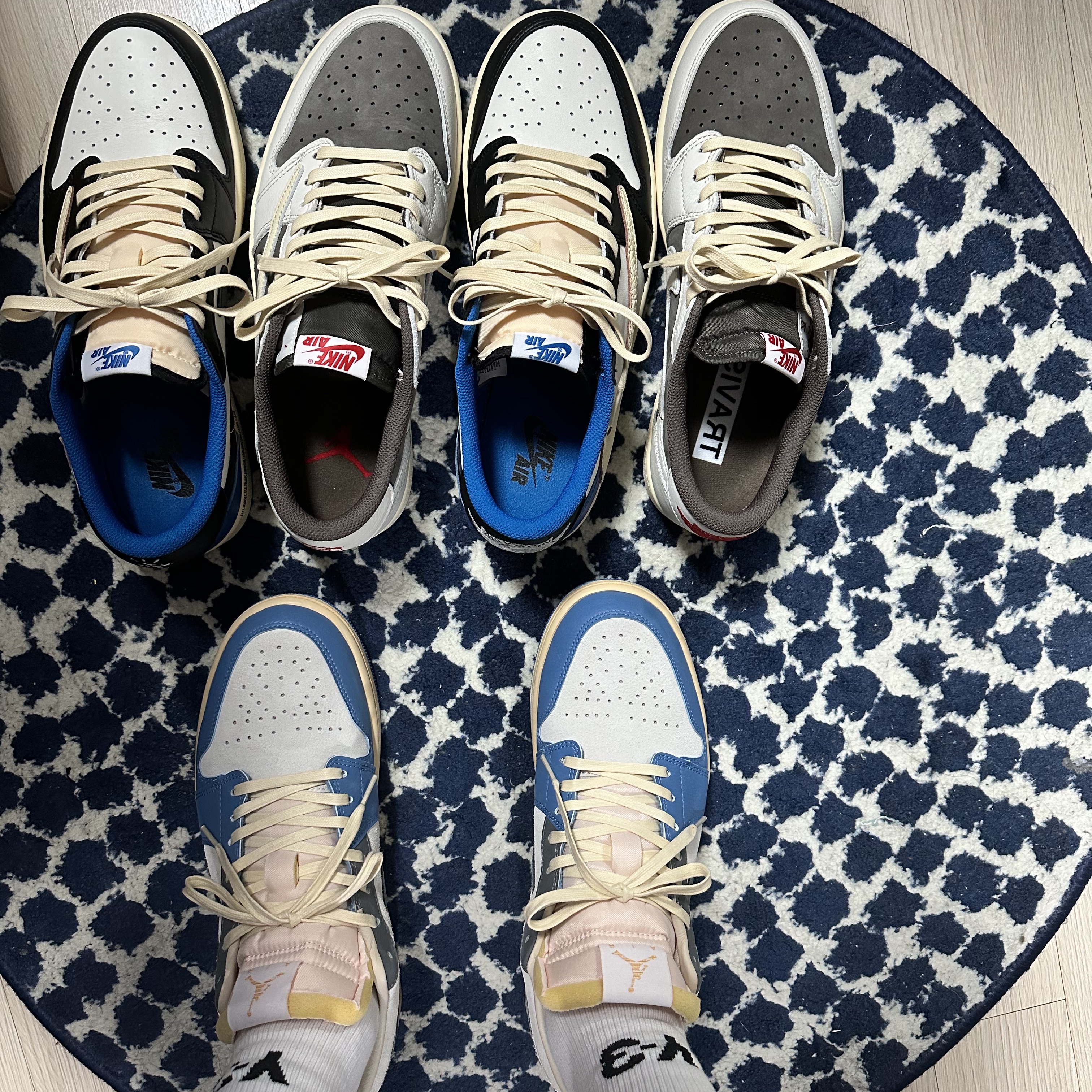 Jordan 1 x Travis Scott Retro Low OG SP Sail and Ridgerock, Jordan 1 x Travis Scott x Fragment Retro Low OG SP Military Blue 착용 스타일 - 1