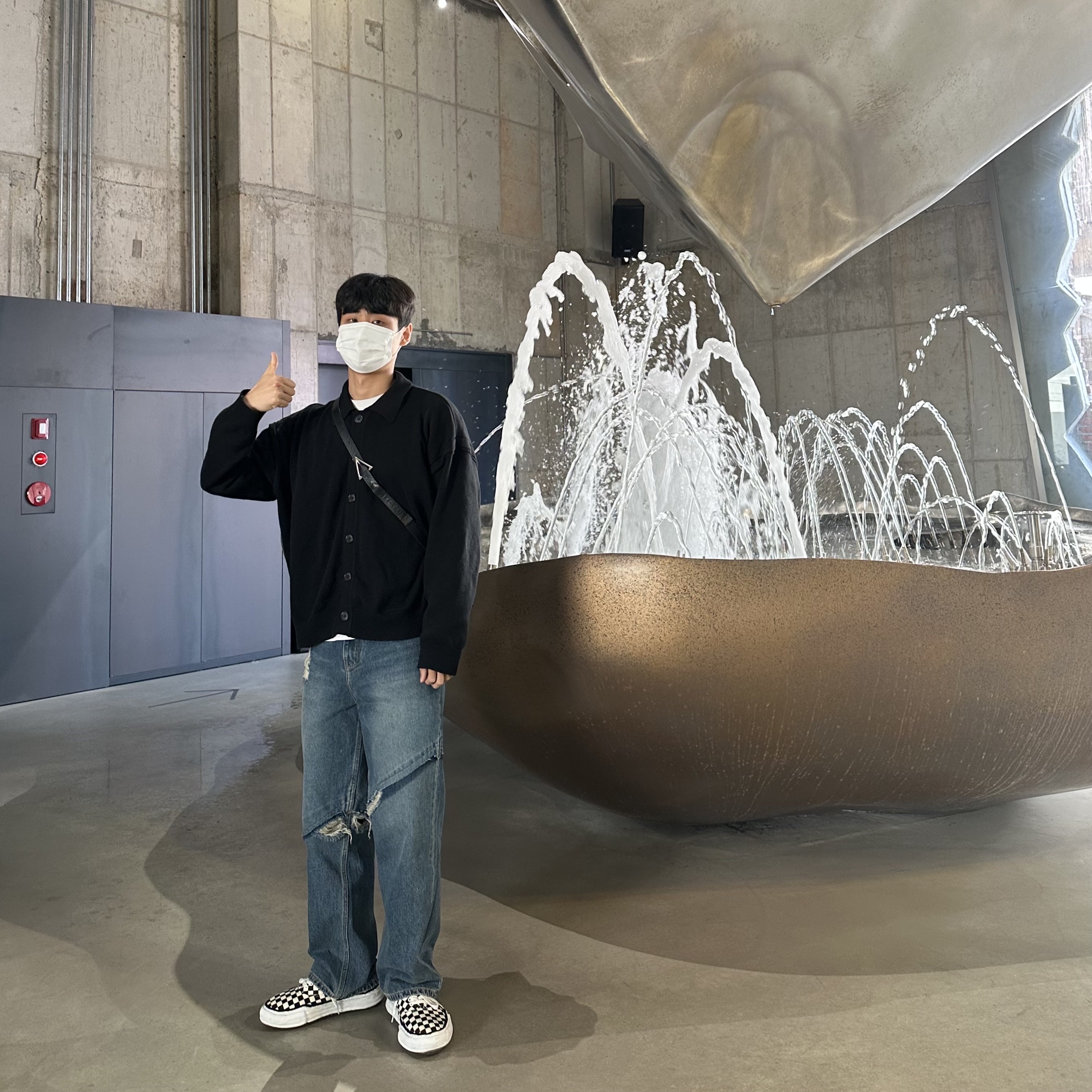Bottega Veneta Leather Cassette Black, Ader Error Stami Jeans Blue 착용 스타일 - 1