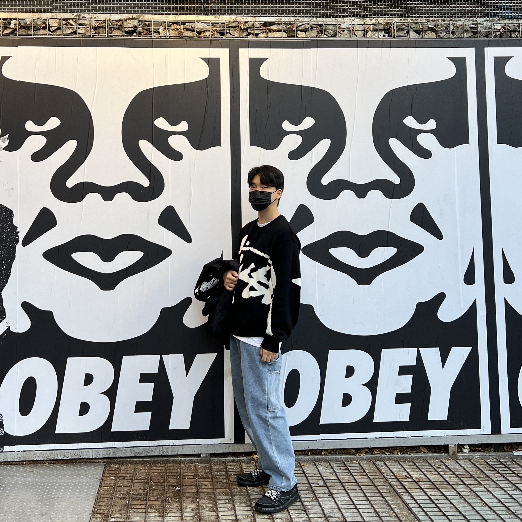Stussy Stock Sweater Black, Jordan 1 x Travis Scott Retro Low OG SP Black Phantom 착용 스타일 - 1