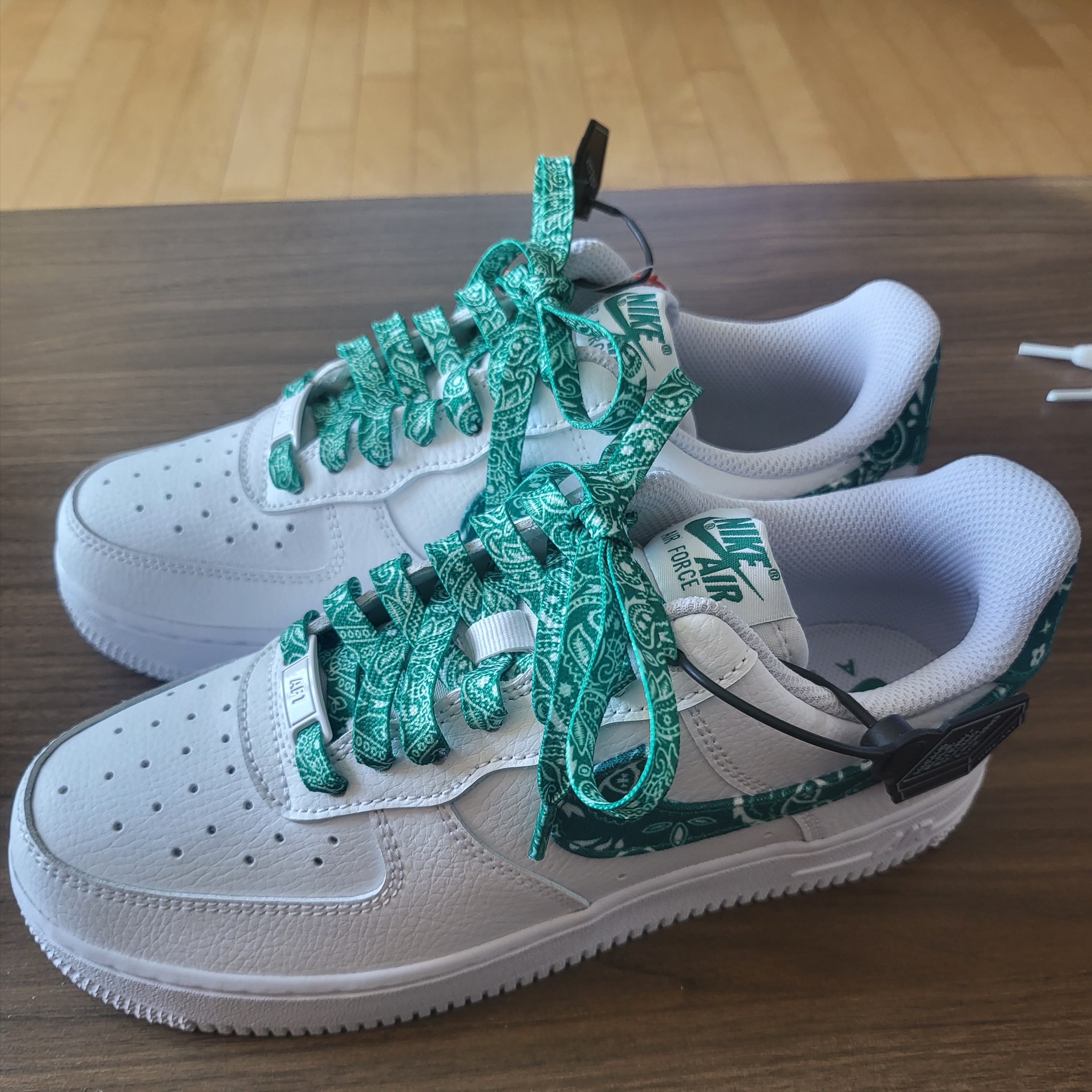 (W) Nike Air Force 1 '07 Essential Paisley Swoosh White Malachite 착용 스타일 - 3