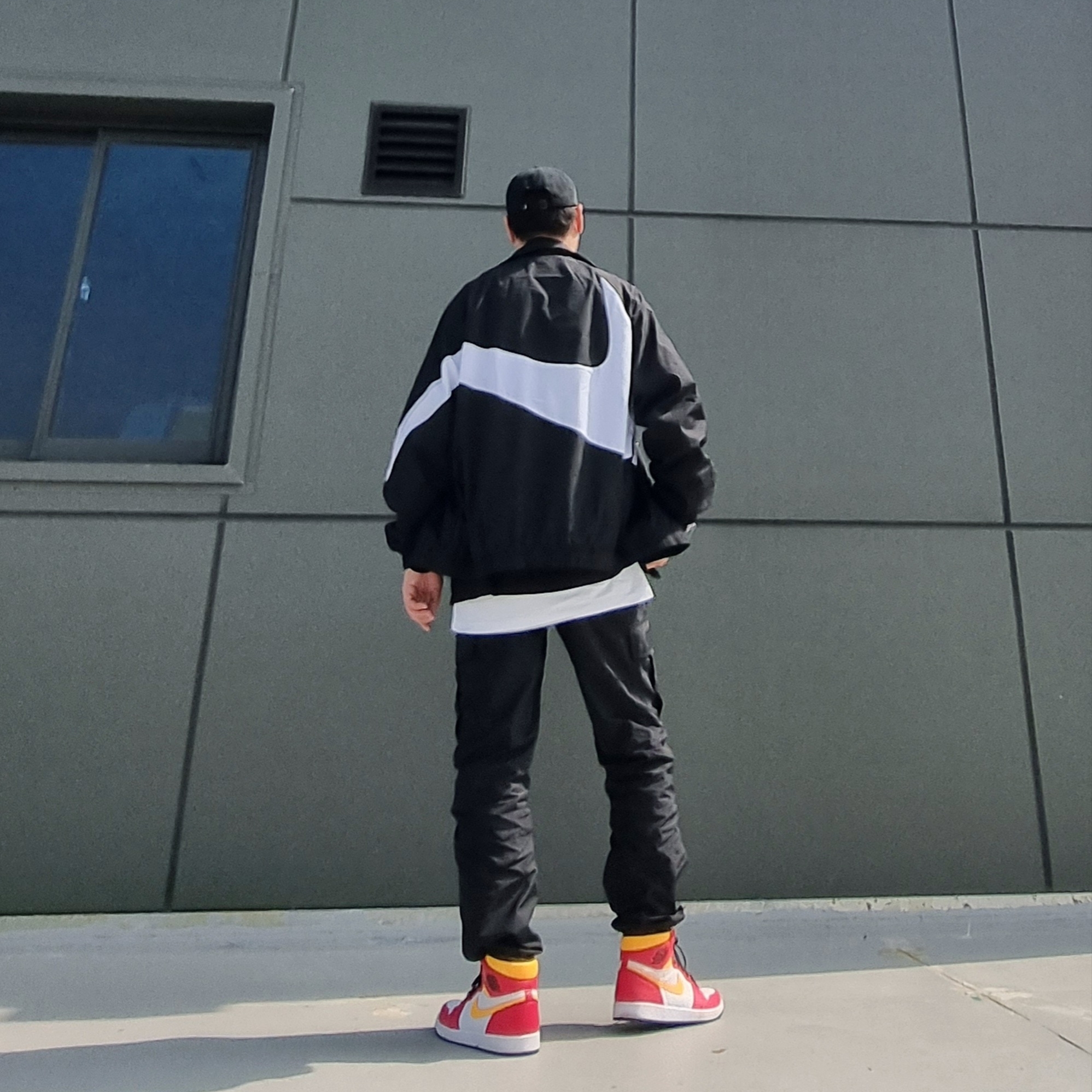 Jordan 1 Retro High OG Light Fusion Red, Nike NSW Big Swoosh Woven Jacket Black - Asia 착용 스타일 - 3