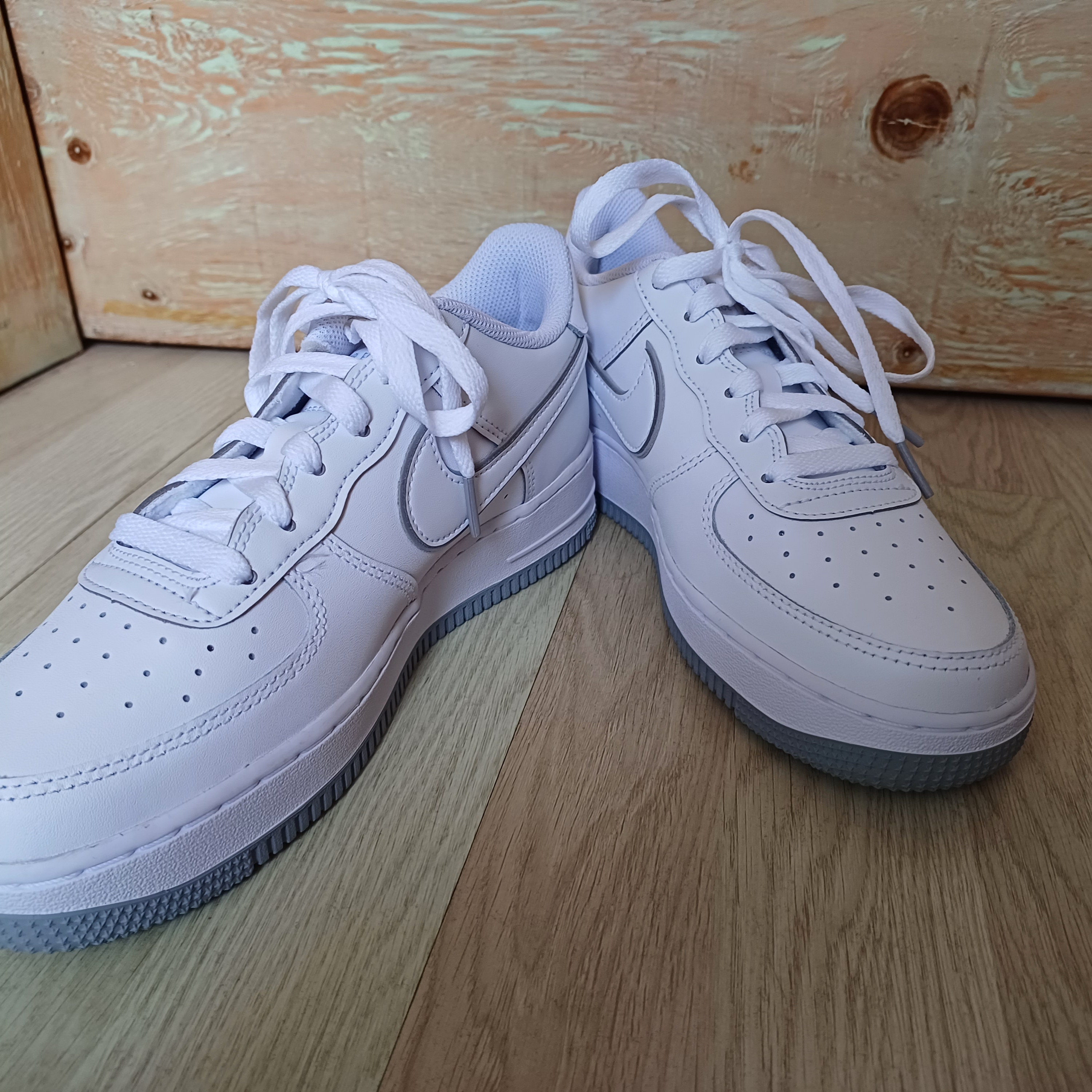 (GS) Nike Air Force 1 White Wolf Grey 착용 스타일 - 1