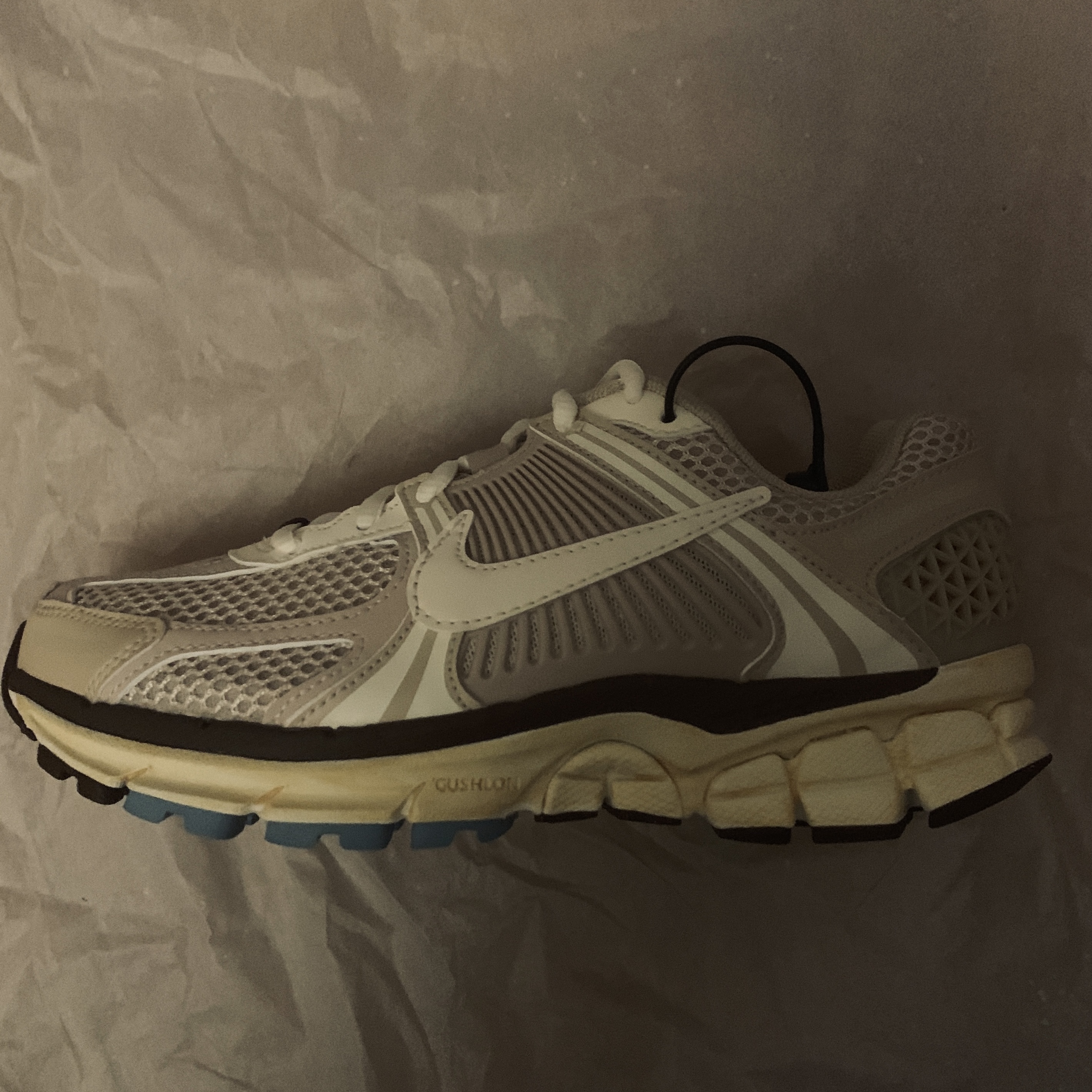 (W) Nike Zoom Vomero 5 Oatmeal 착용 스타일