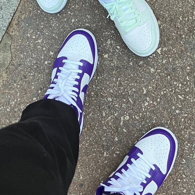 Nike Dunk Low Retro Championship Court Purple, (W) Nike Dunk Low Next Nature Barely Green and White 착용 스타일 - 2