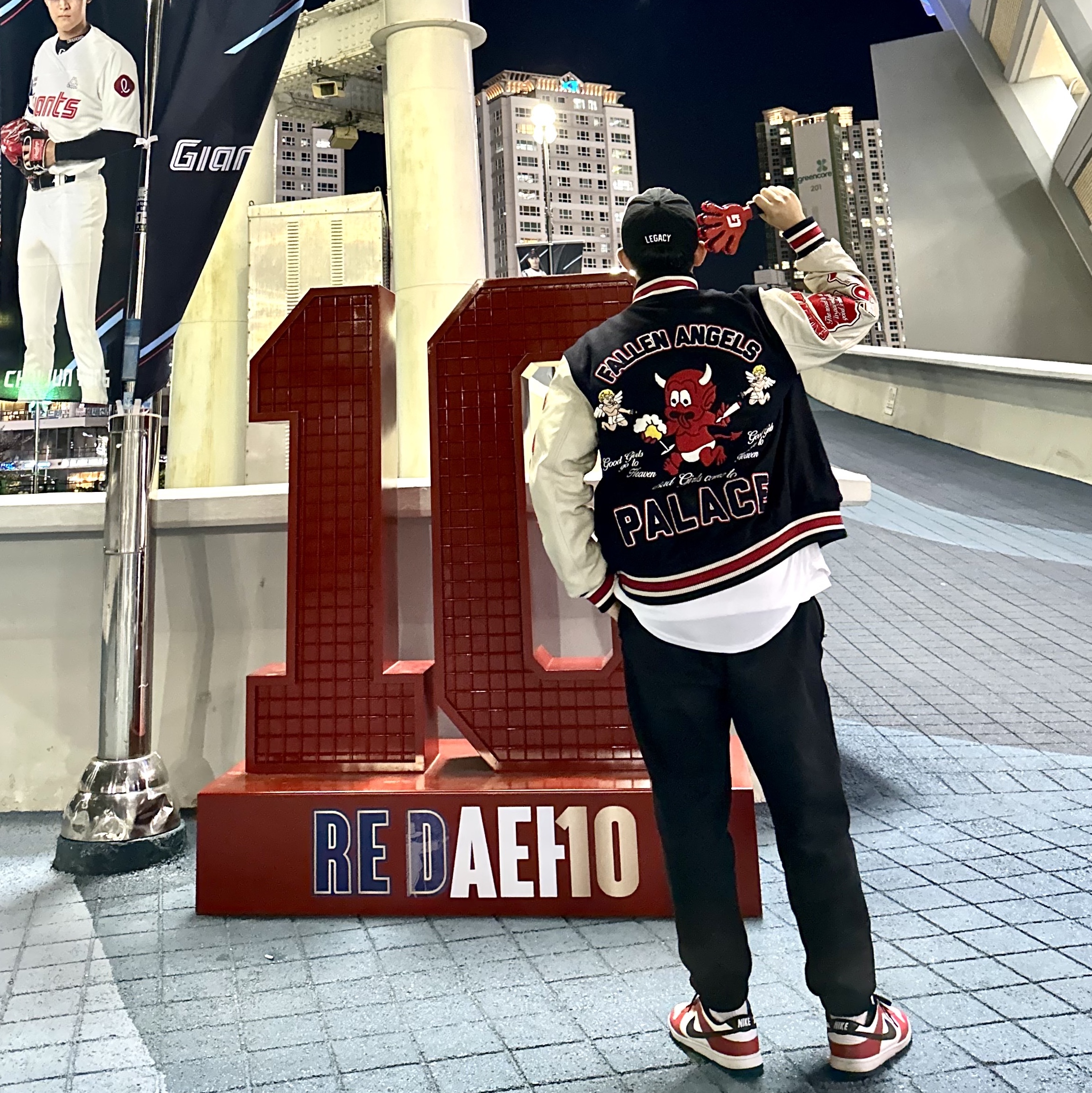 Palace Fallen Angels Varsity Jacket Navy - 23SS 착용 스타일