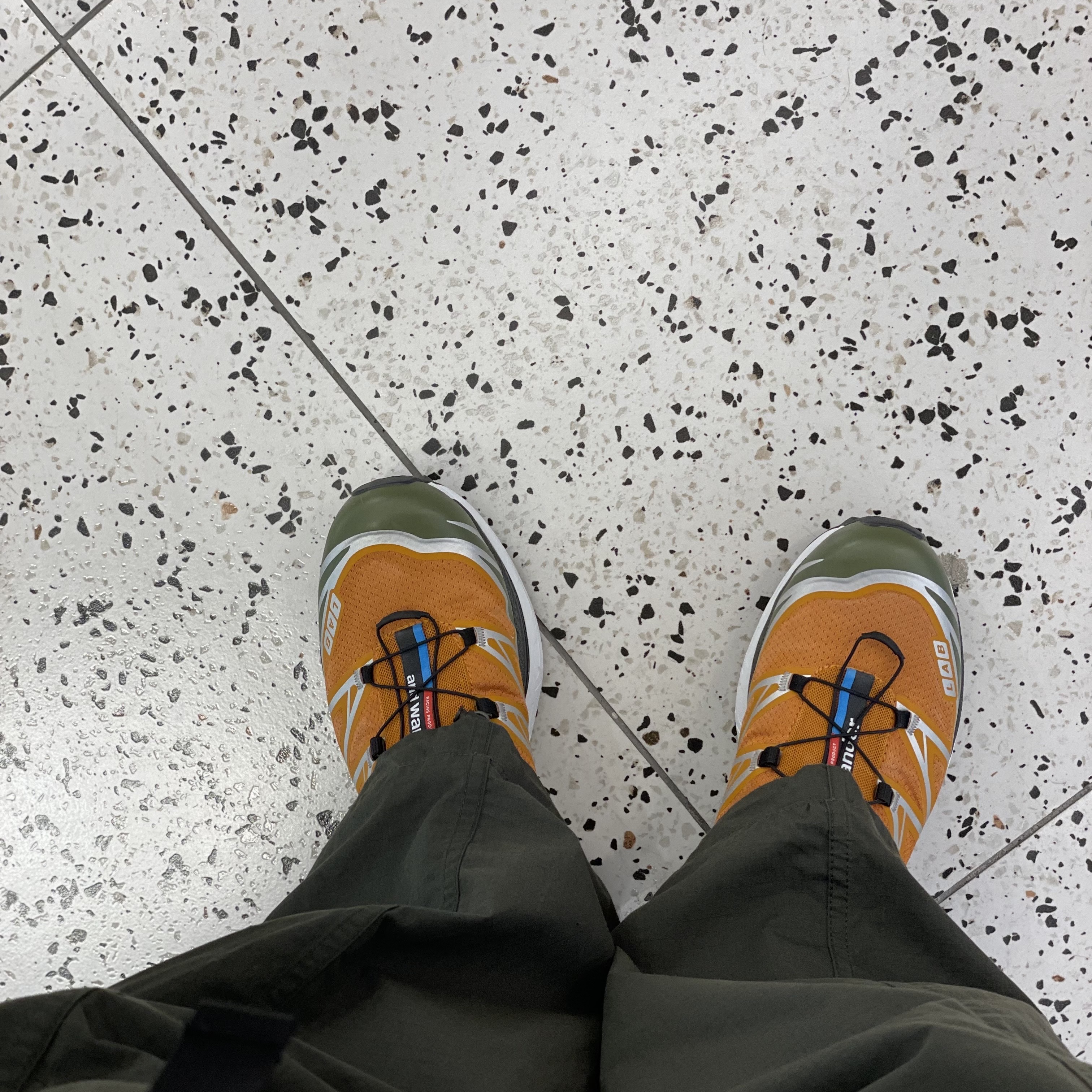 Salomon x And Wander XT-6 Golden Oak 착용 스타일 - 2