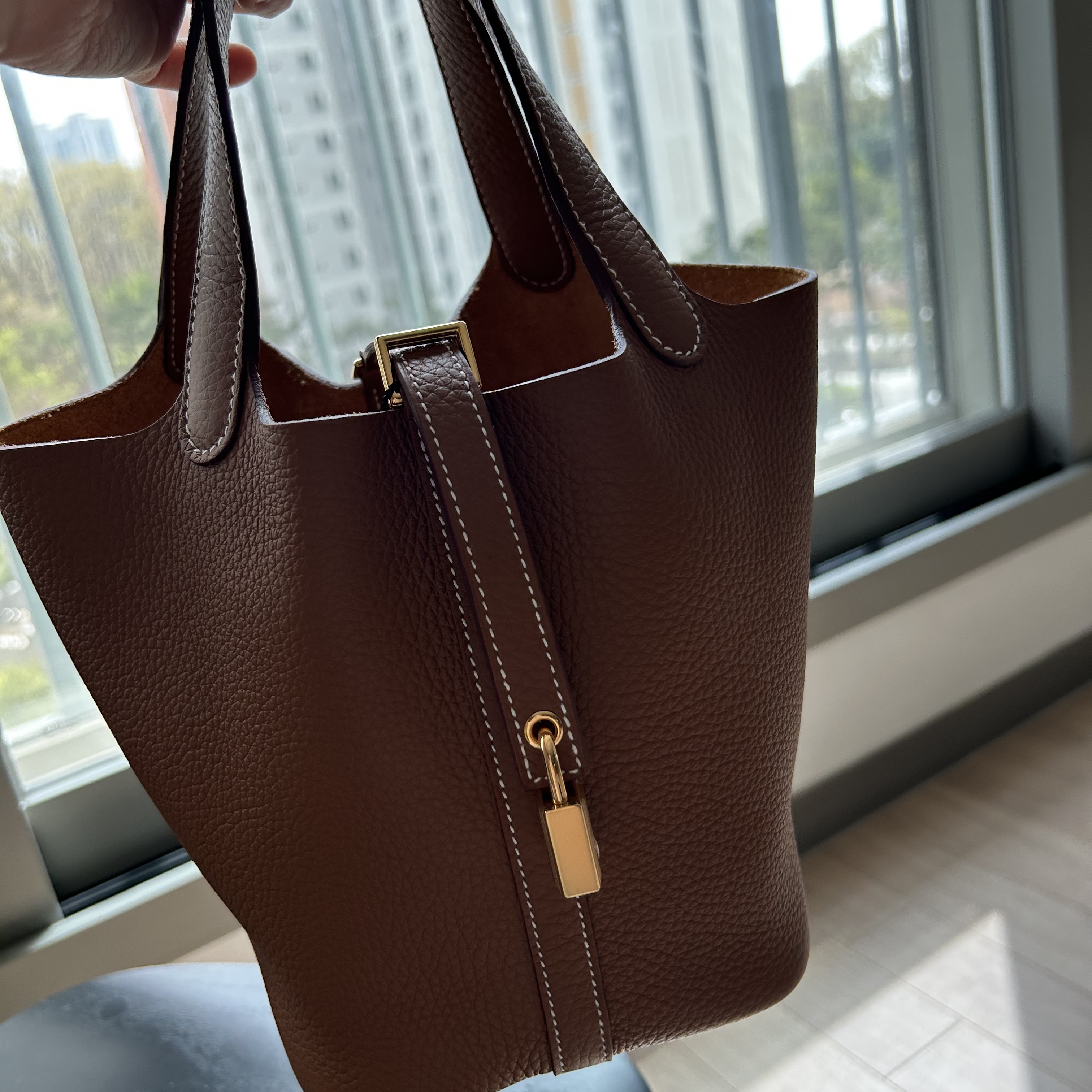Hermes Picotin Lock 18 Bag Clemence & Gold Gold 착용 스타일 - 3