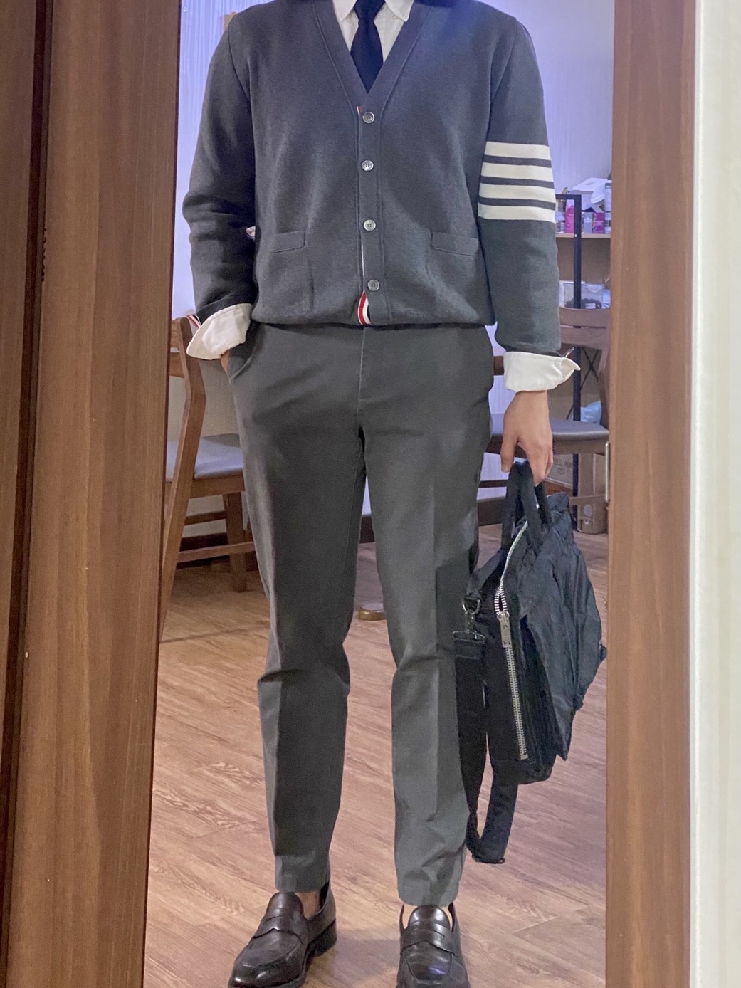 Thom Browne Milano Stitch 4-Bar Cardigan Medium Grey, Porter Tanker 2Way Briefcase Black 착용 스타일