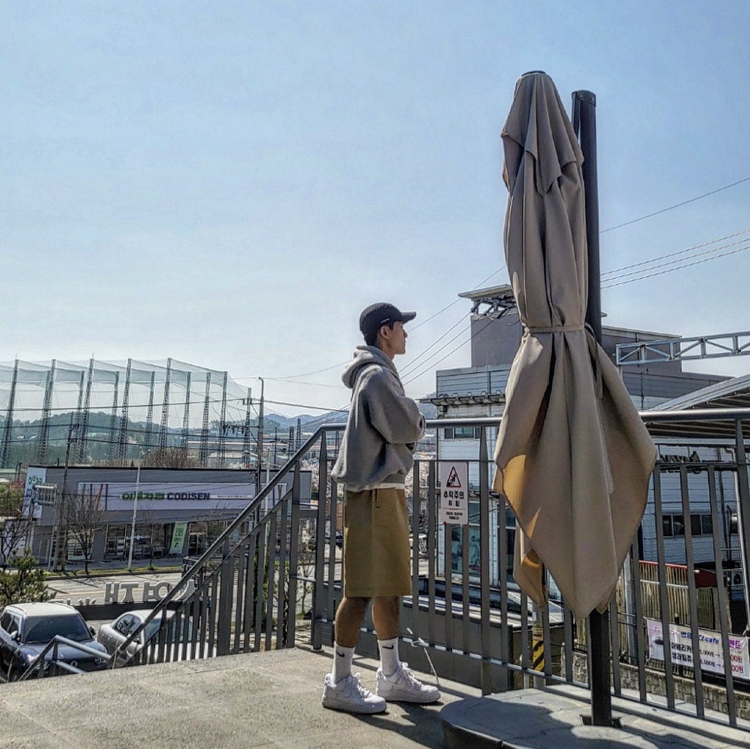 Uniqlo x Marni Wide Fit Boxy Short Pants Beige, Nike Air Force 1 Low Retro Color of the Month White 착용 스타일