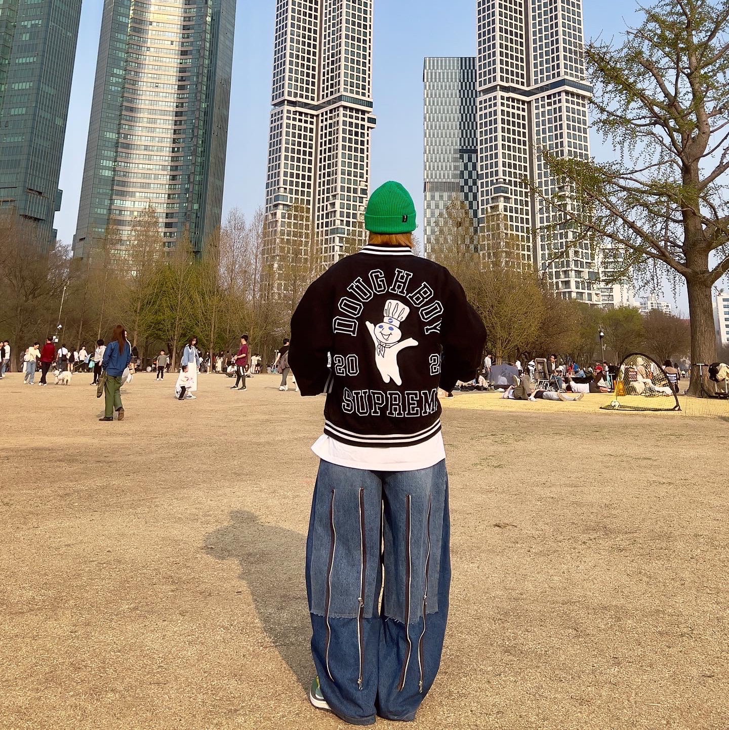 Supreme Mitchell & Ness Doughboy Twill Varsity Jacket Black - 22FW, Nike x Sacai VaporWaffle Tour Yellow & Gorge Green Sail 착용 스타일 - 3