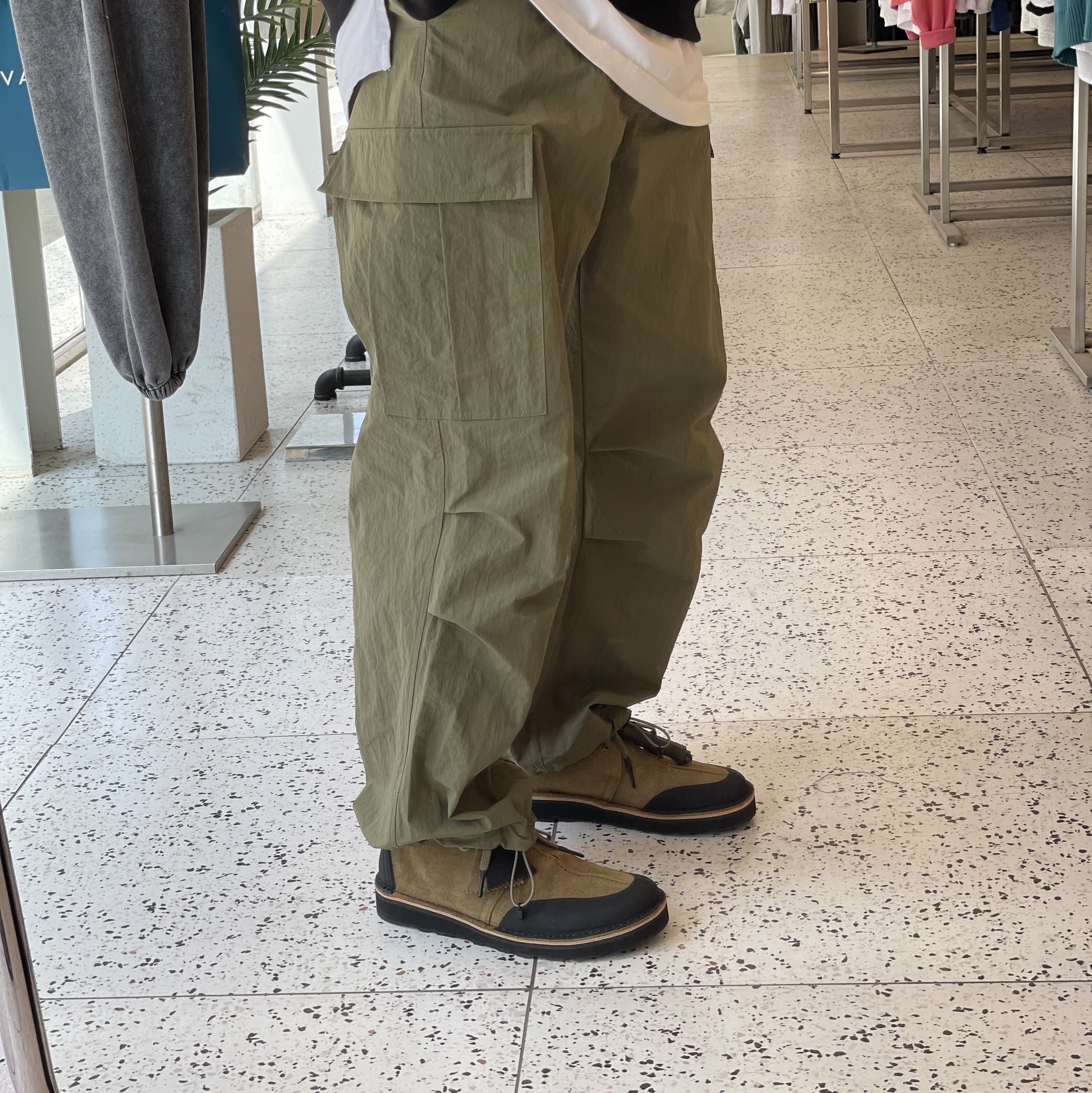 Clarks x C.P. Company Desert Trek Remastered Cornstalk 착용 스타일 - 1