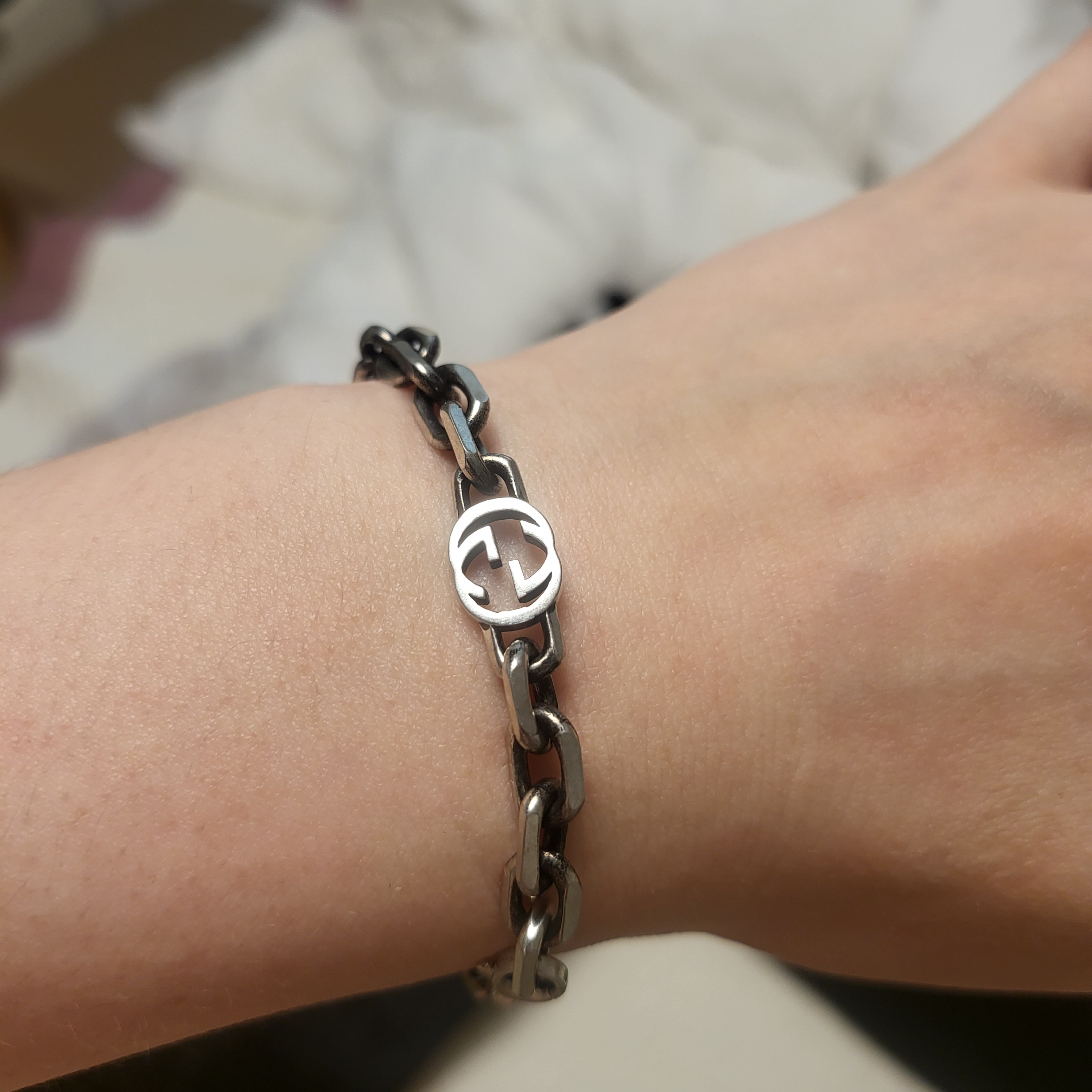 Gucci Interlocking G Bracelet Silver 착용 스타일