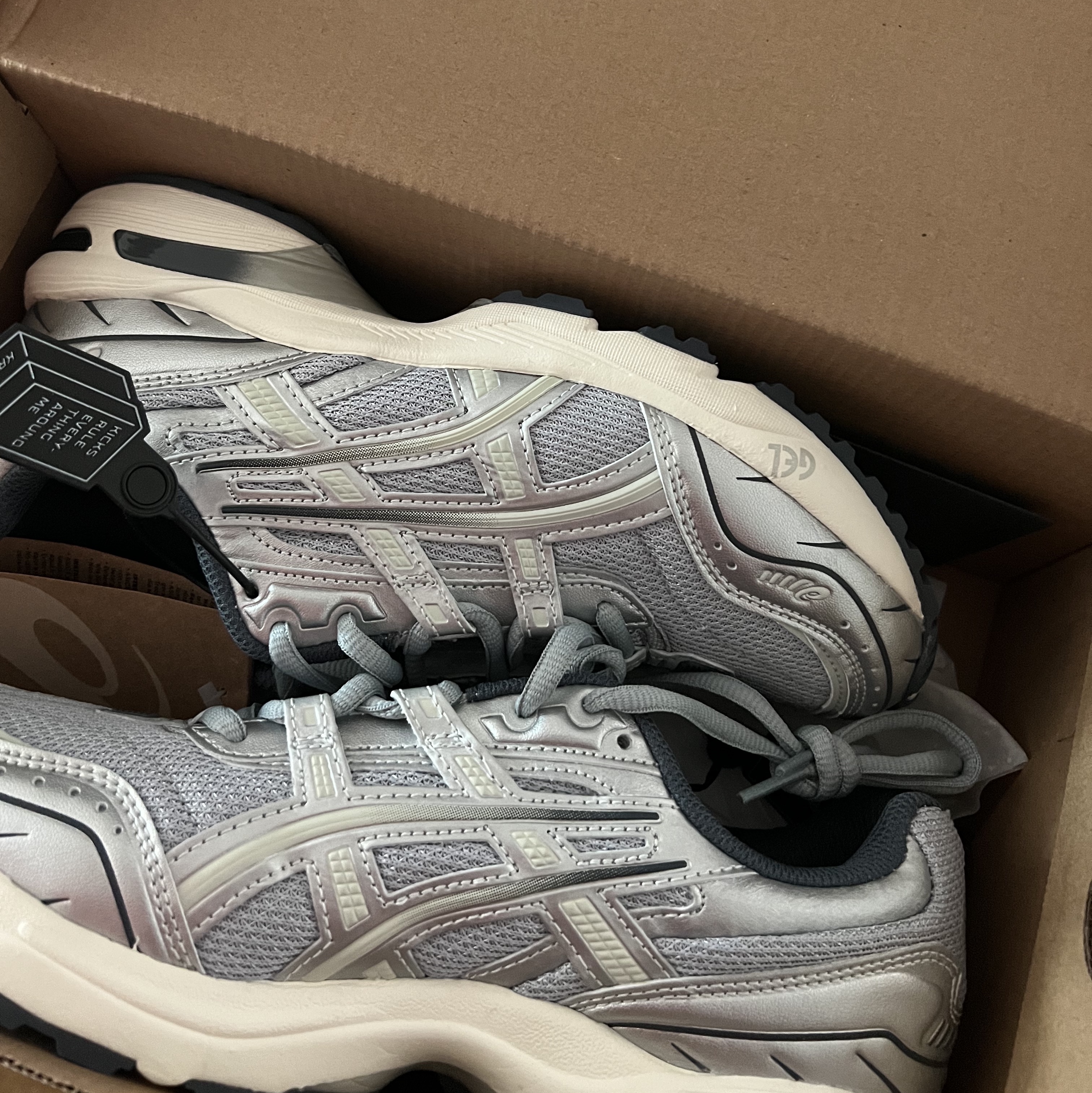 Asics Gel-1090 Piedmont Grey 착용 스타일