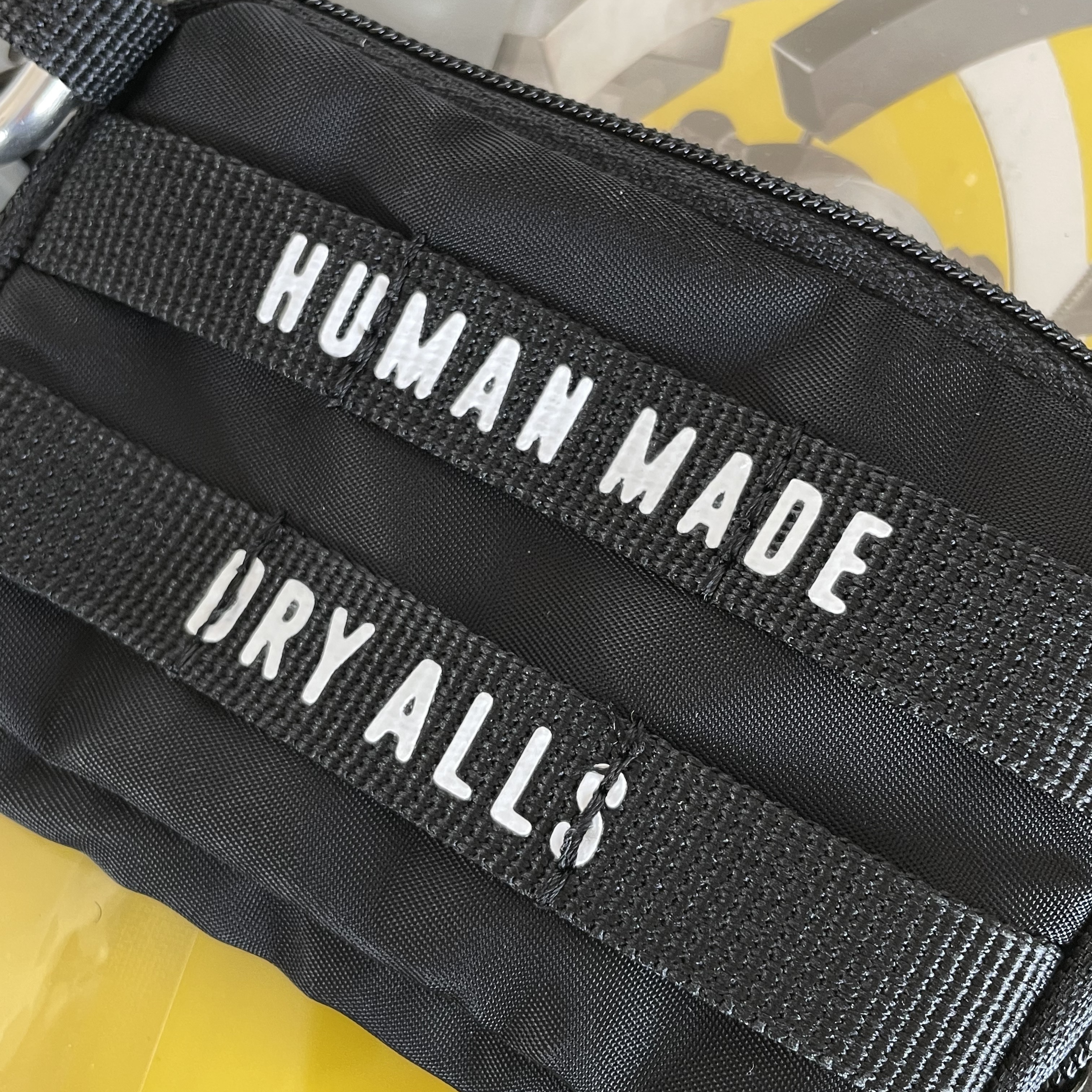 Human Made Military Card Case Black 착용 스타일 - 4
