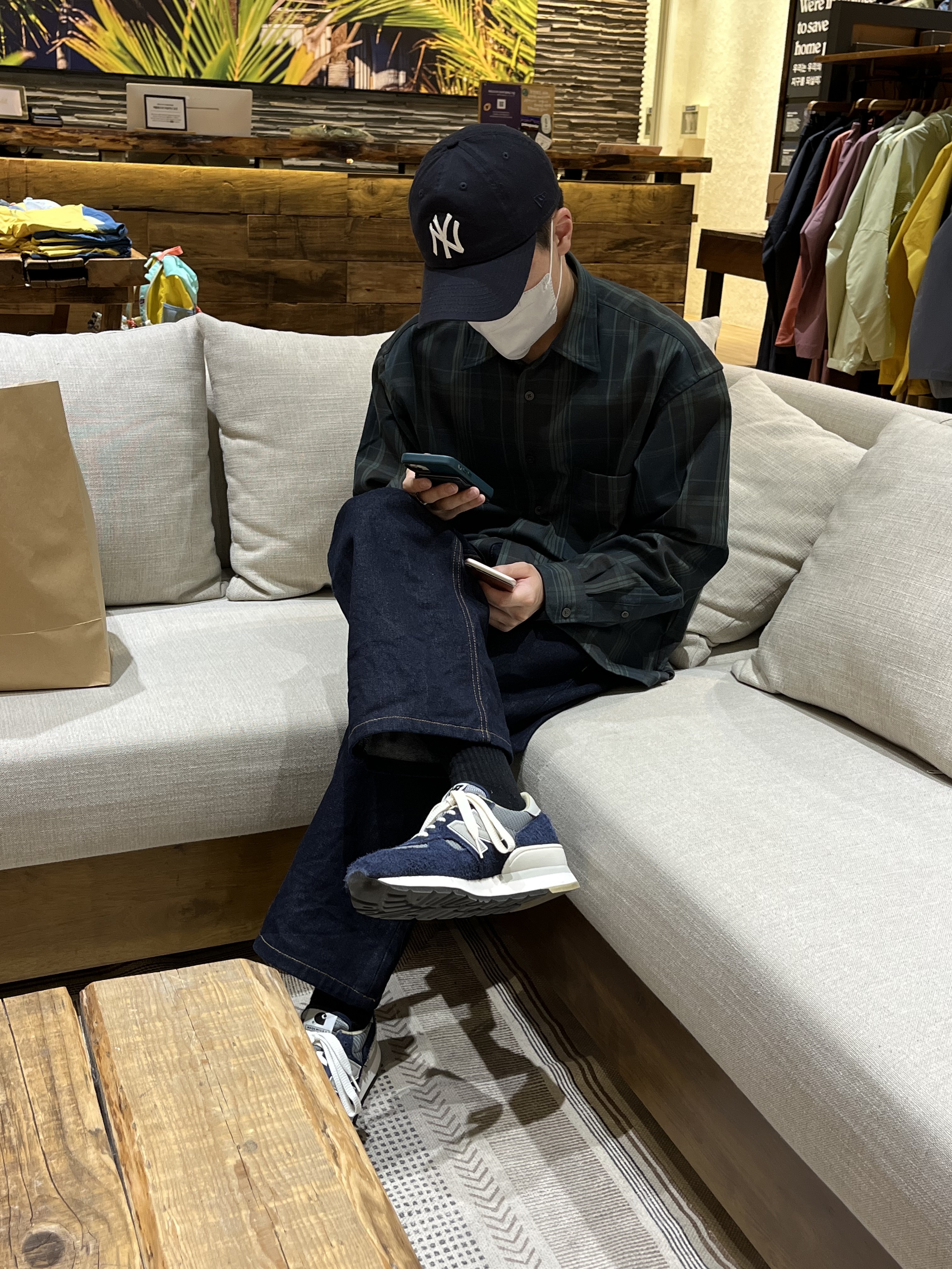 New Balance x Carhartt WIP 990v1 Made in USA Sculpture Center, Aime Leon Dore x New Era Yankees Ballpark Hat Navy 착용 스타일 - 1