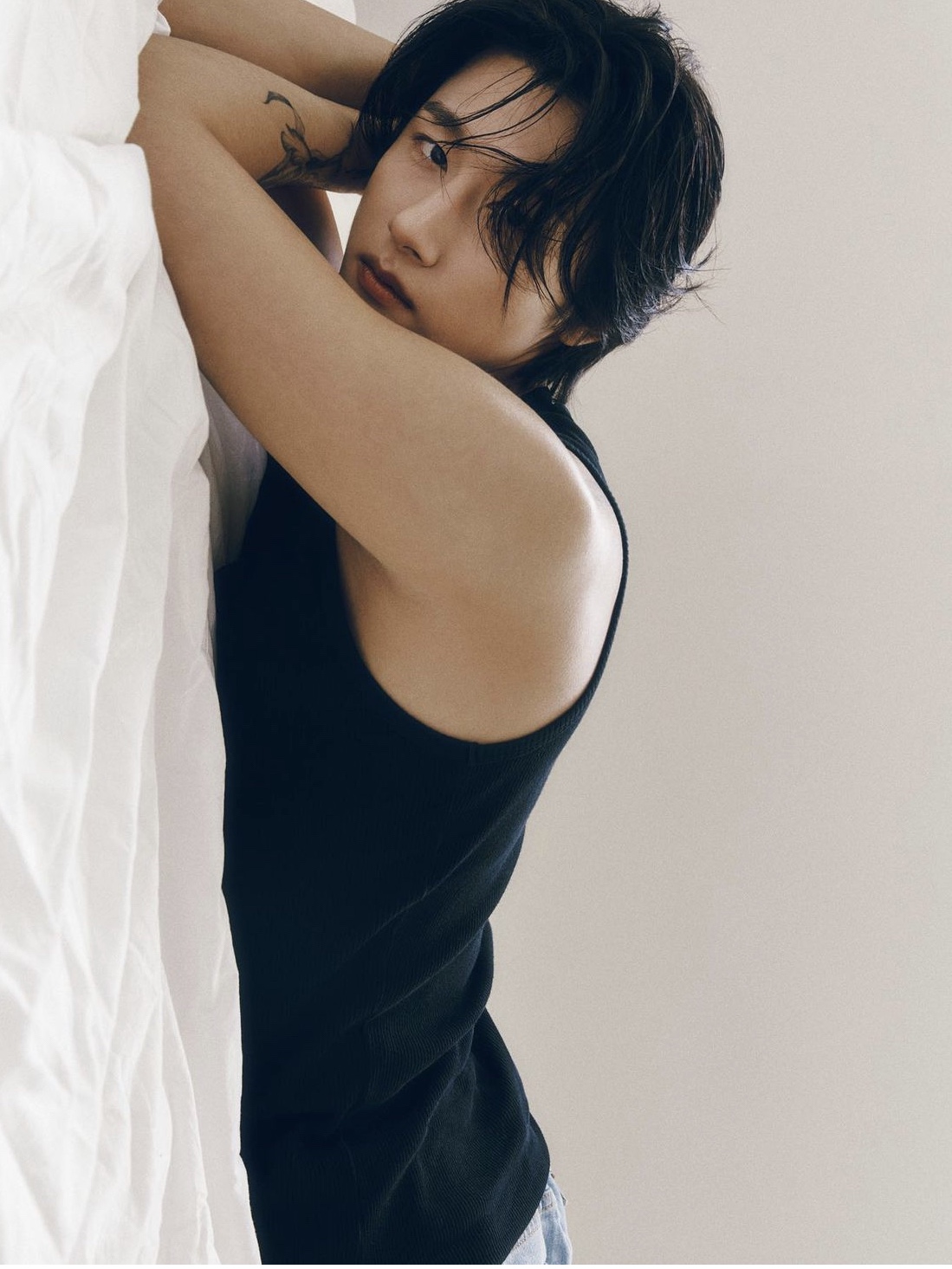 (W) Loewe Anagram Tank Top in Cotton Black 착용 스타일 - 1