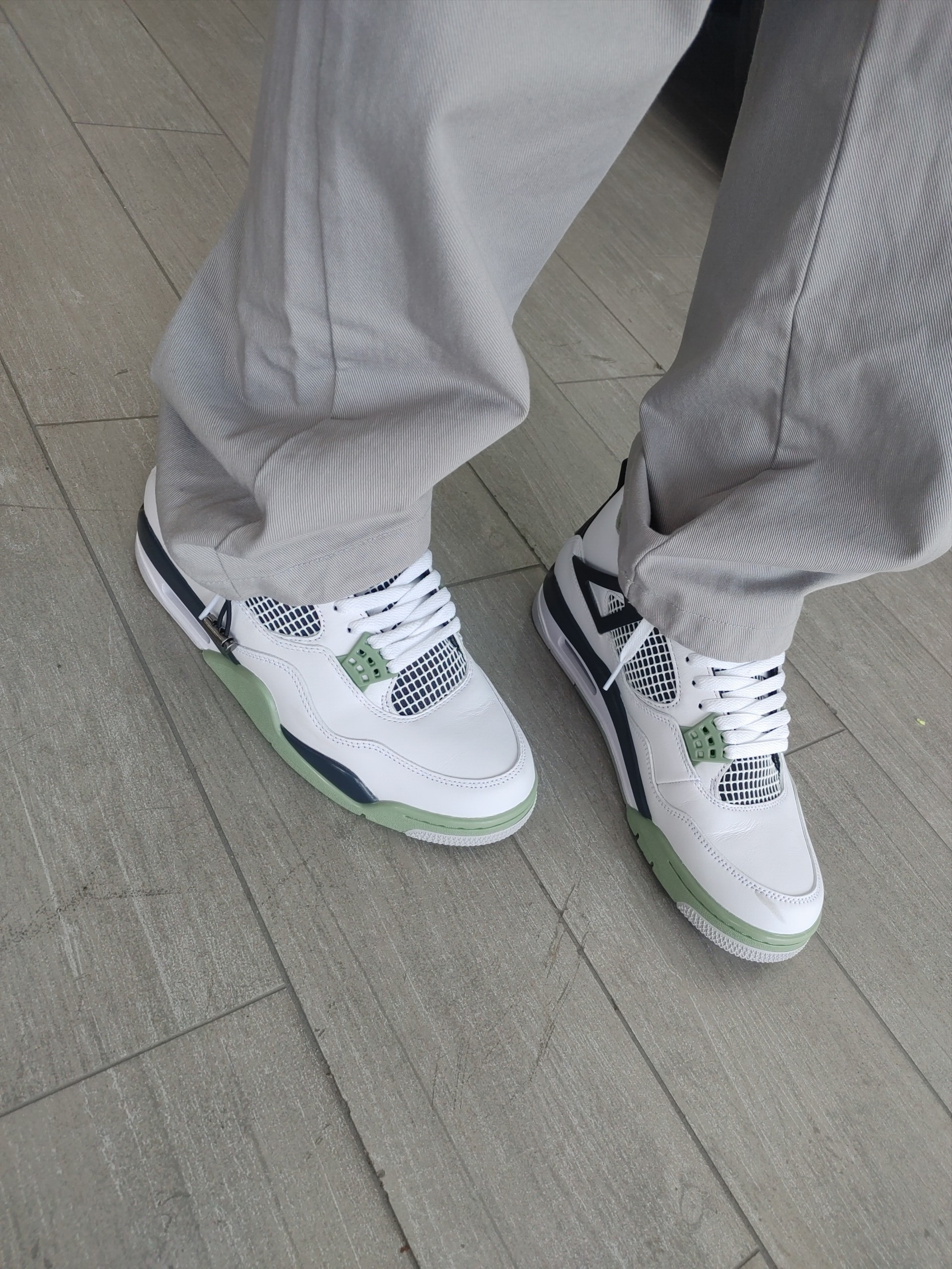 (W) Jordan 4 Retro Oil Green 착용 스타일