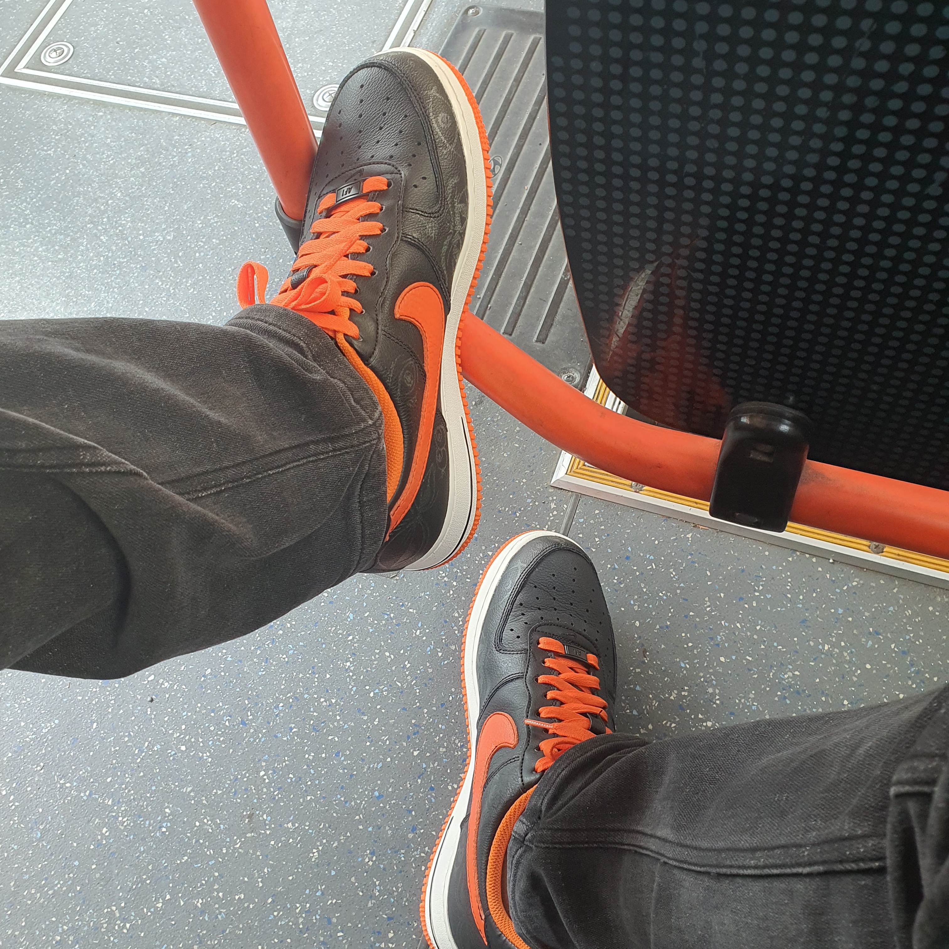 Nike Air Force 1 '07 PRM Halloween 착용 스타일 - 2