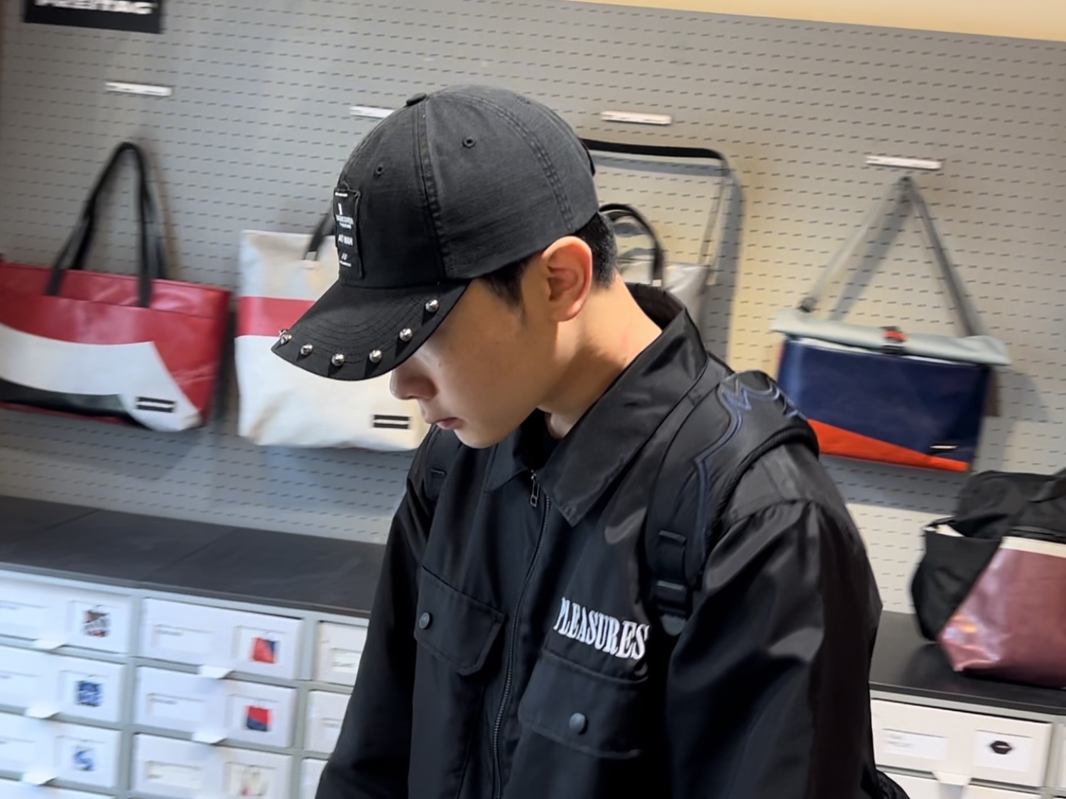 Supreme x Undercover Studded 6-Panel Black - 23SS 착용 스타일 - 2
