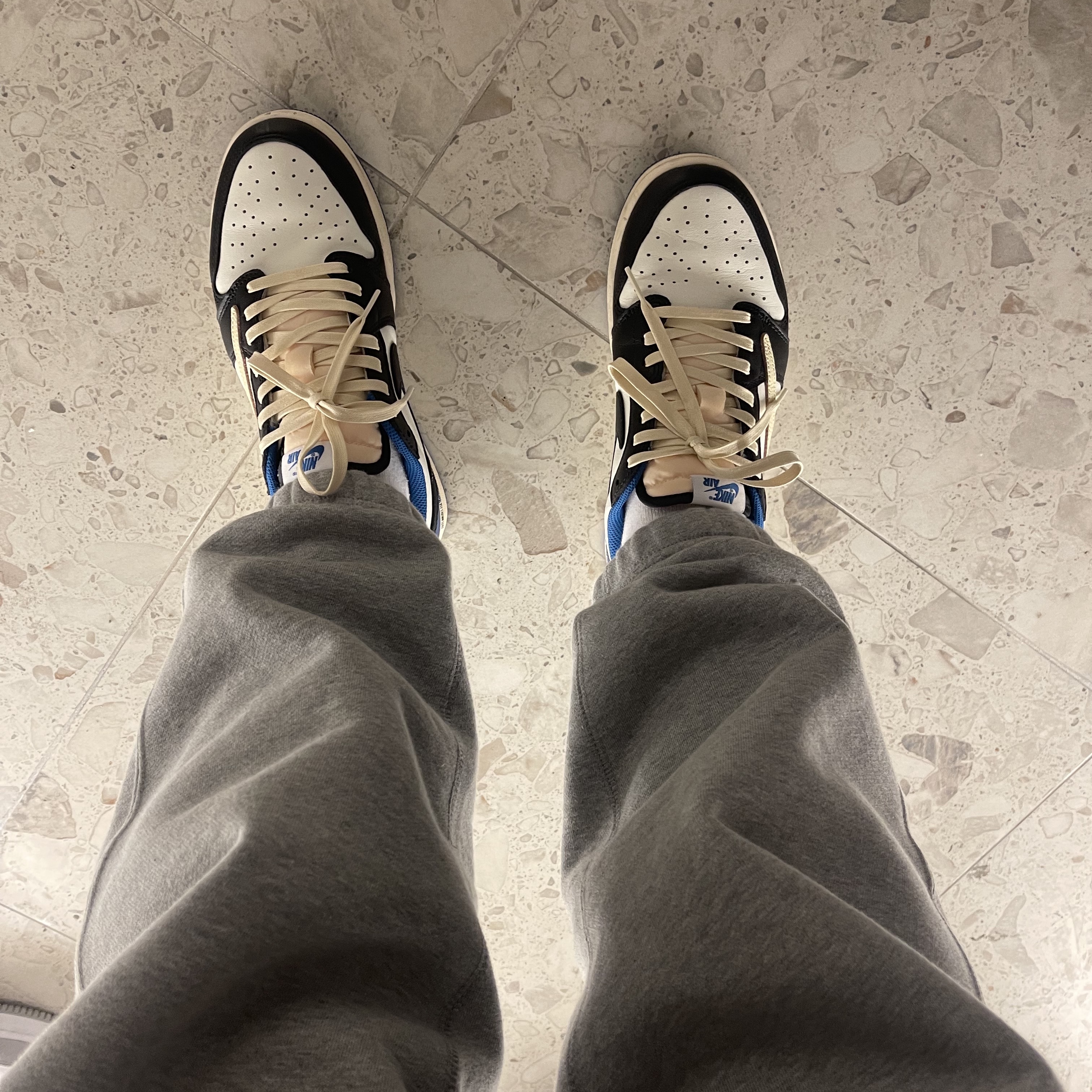 Jordan 1 x Travis Scott x Fragment Retro Low OG SP Military Blue 착용 스타일