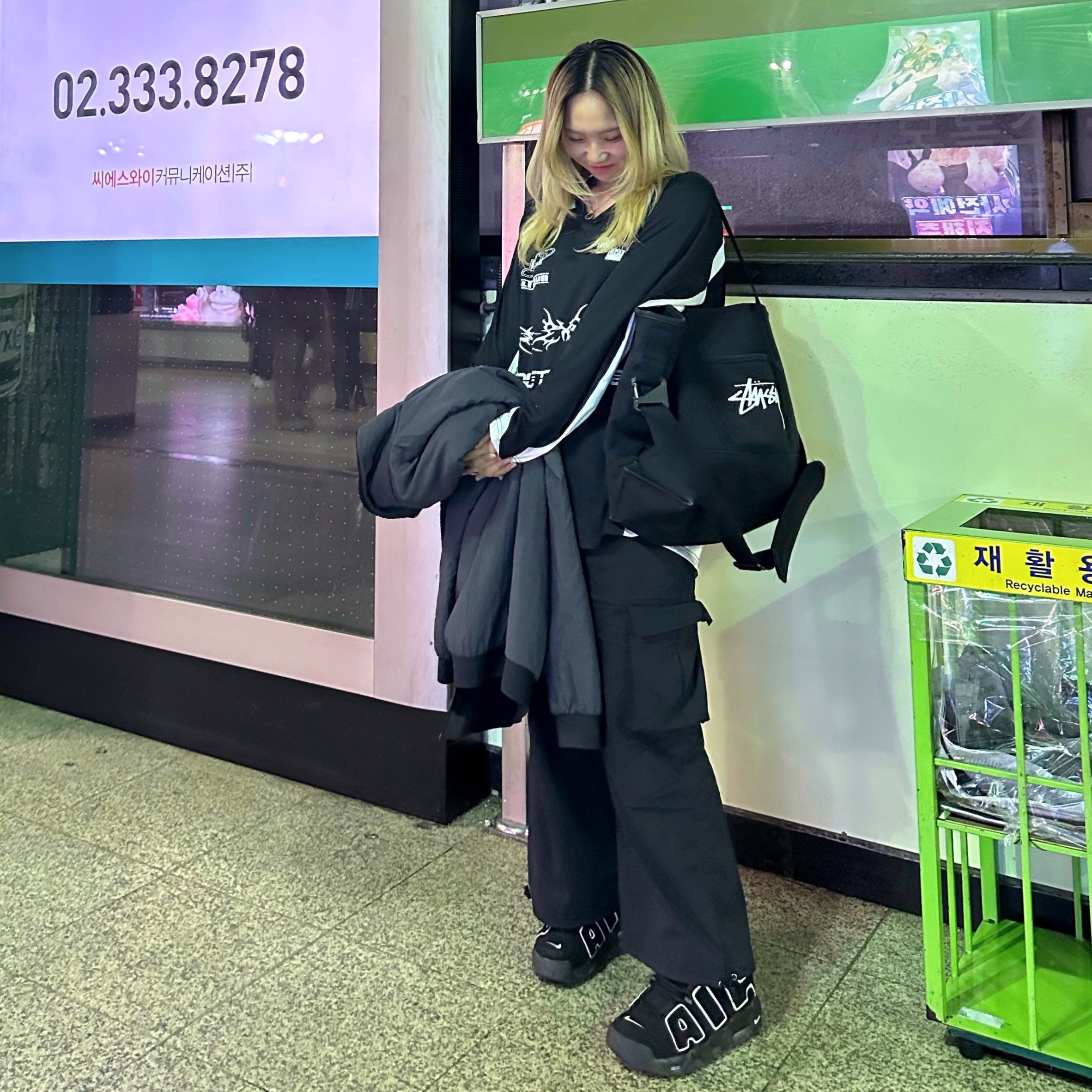 Nike Air More Uptempo Black White 2020, Nike x Stussy Tote Bag 착용 스타일