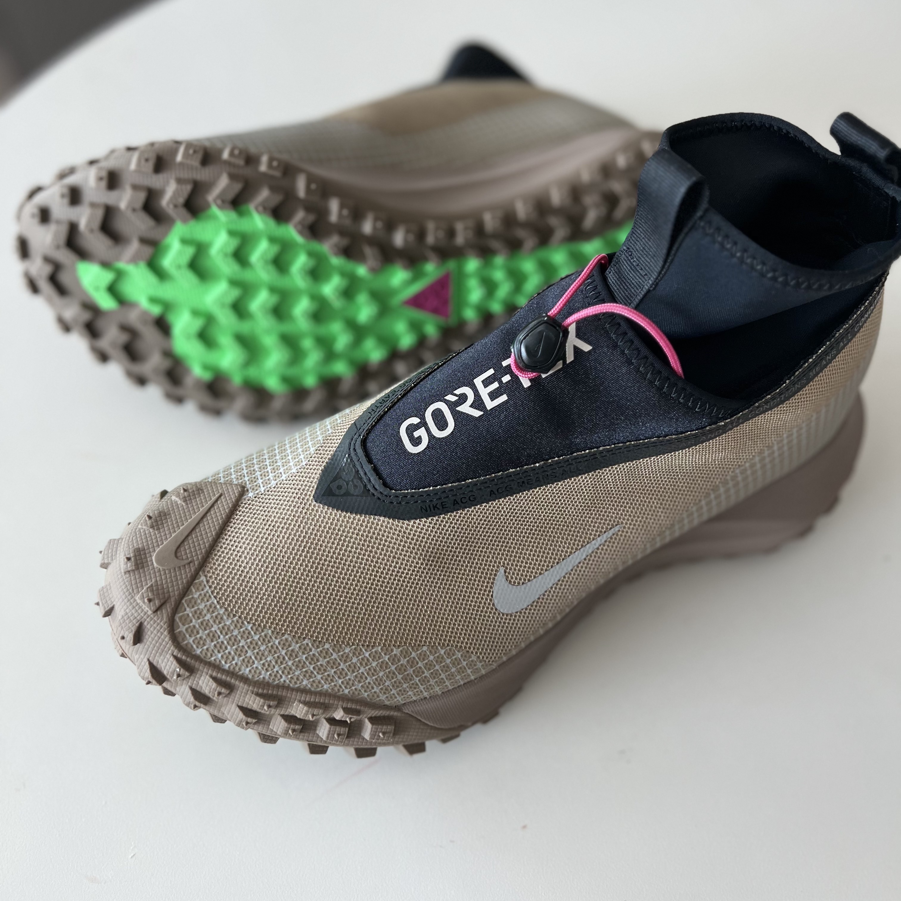 Nike ACG Mountain Fly Gore-Tex Khaki 착용 스타일