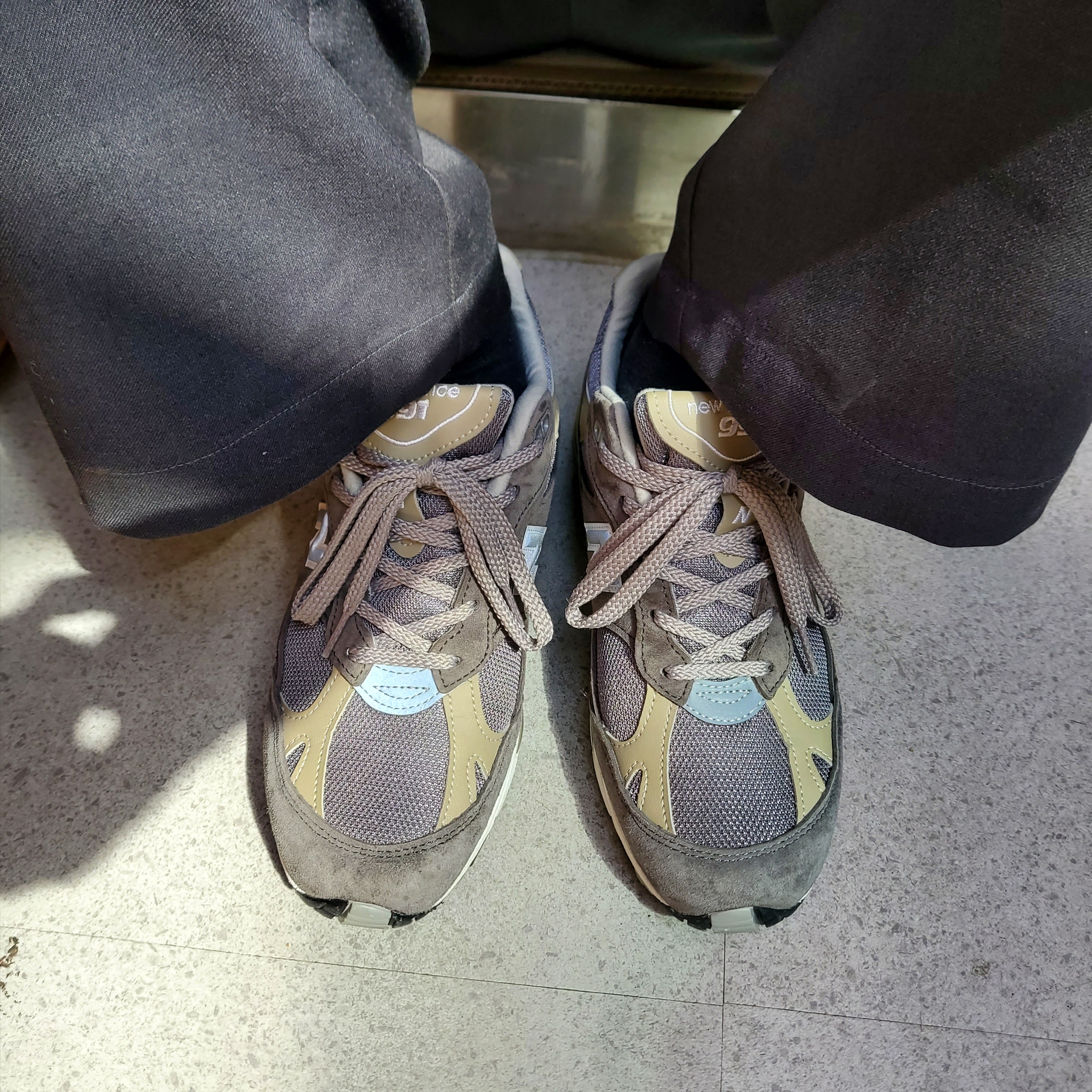 (W) New Balance 991 Made in UK 40th Anniversary Grey 착용 스타일