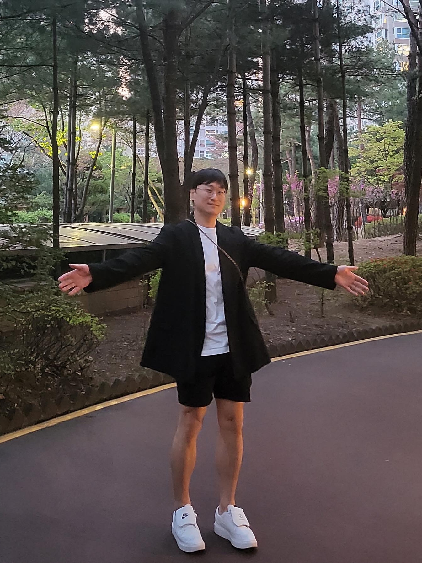 Nike x Peaceminusone Kwondo1 White, Wooyoungmi Flower Print Back Logo T-Shirt White - 22SS 착용 스타일 - 1