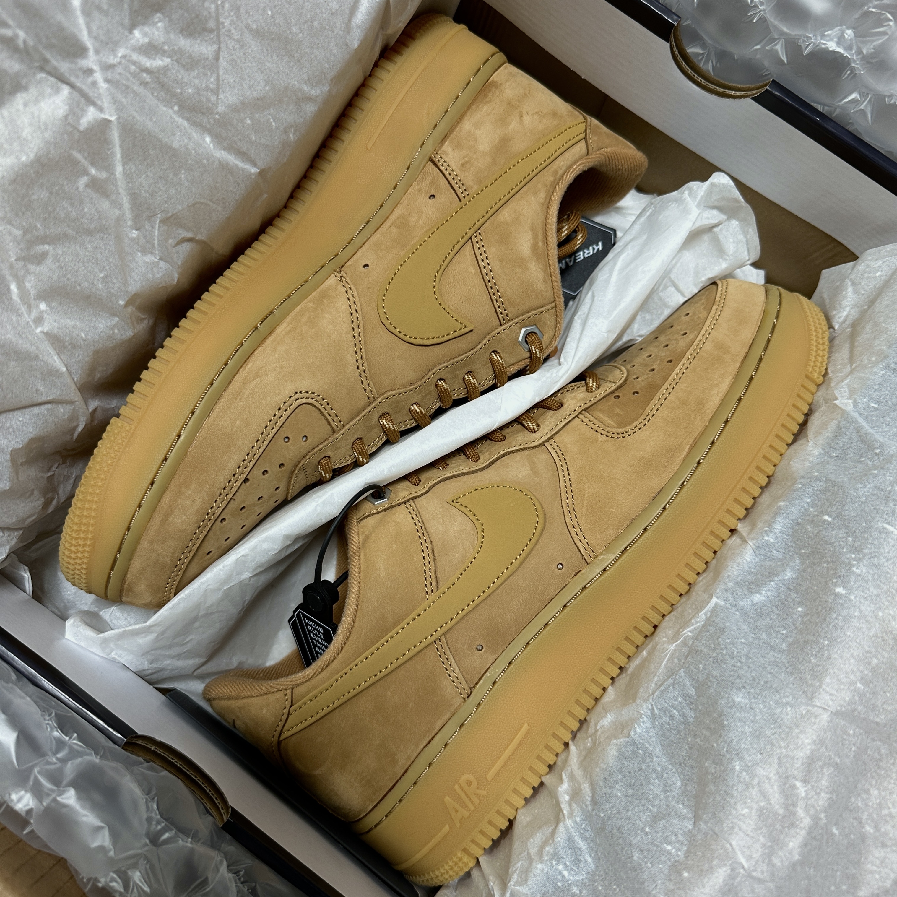 Nike Air Force 1 '07 WB Flax 착용 스타일