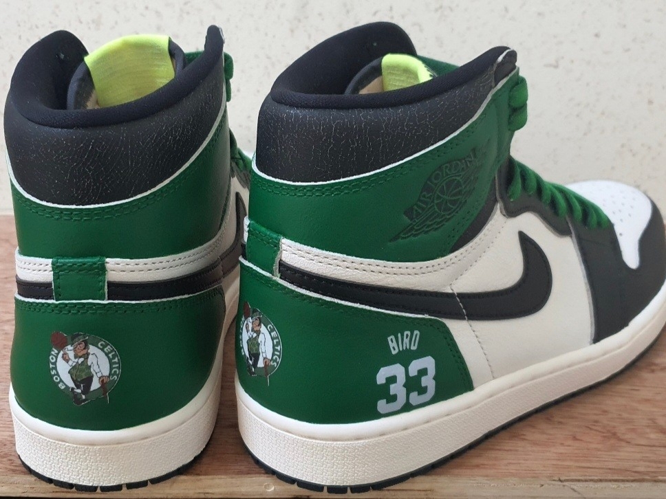 Jordan 1 Retro High OG Volt, Jordan 1 Retro High OG Black and Lucky Green 착용 스타일 - 1