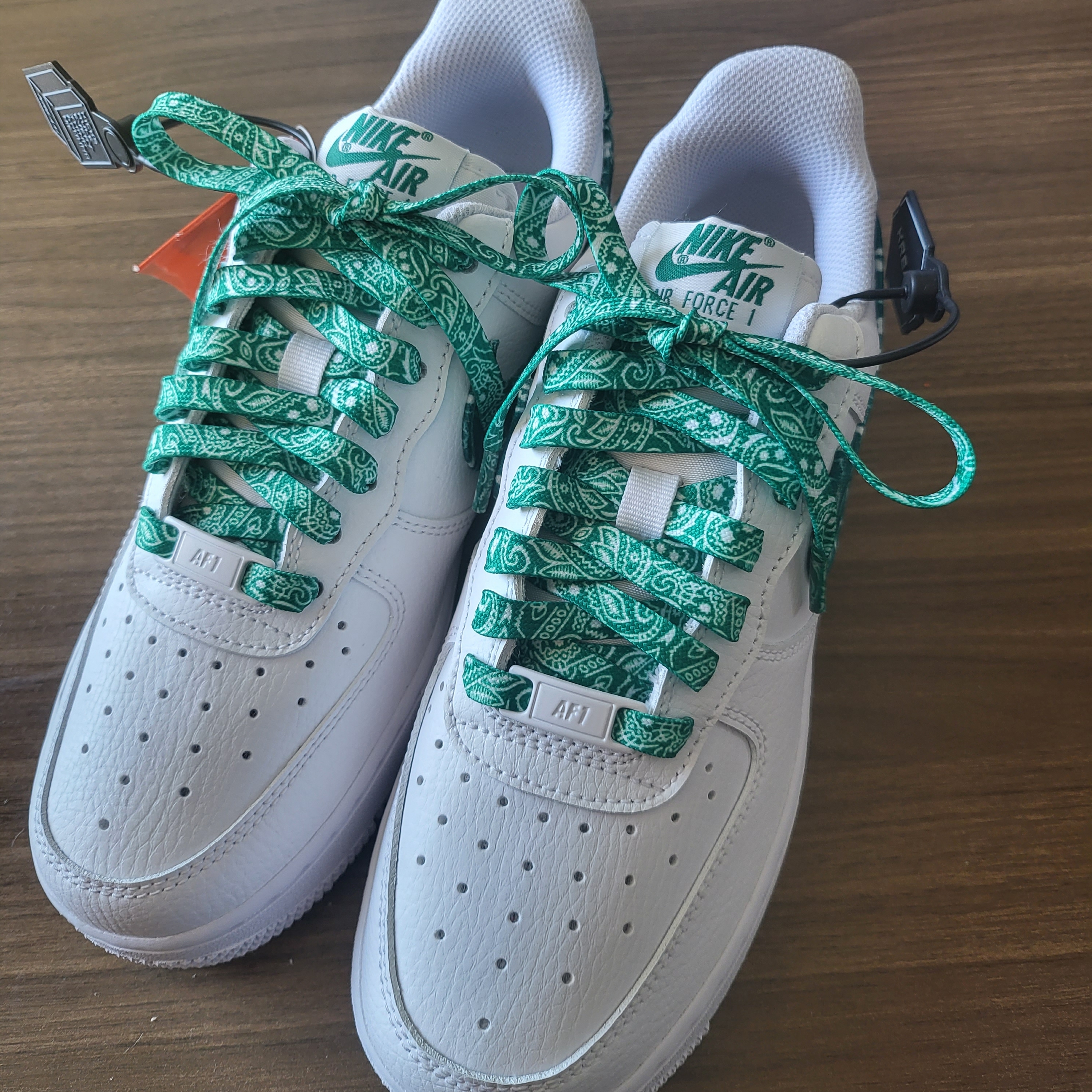 (W) Nike Air Force 1 '07 Essential Paisley Swoosh White Malachite 착용 스타일 - 5