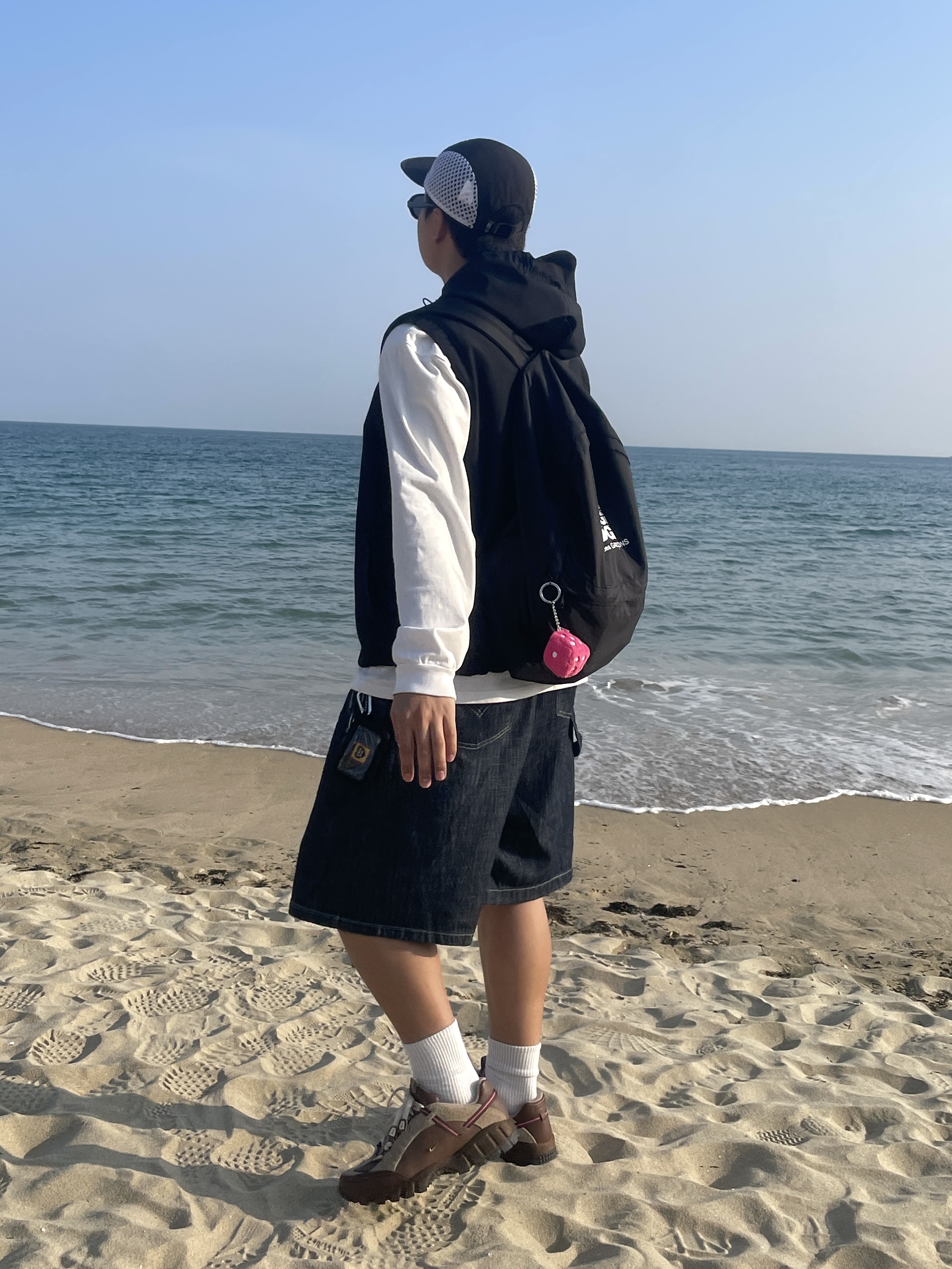 Helinox x Obey Camp Cap Black, Nike x Jacquemus Air Humara LX Ale Brown and Gold 착용 스타일 - 2