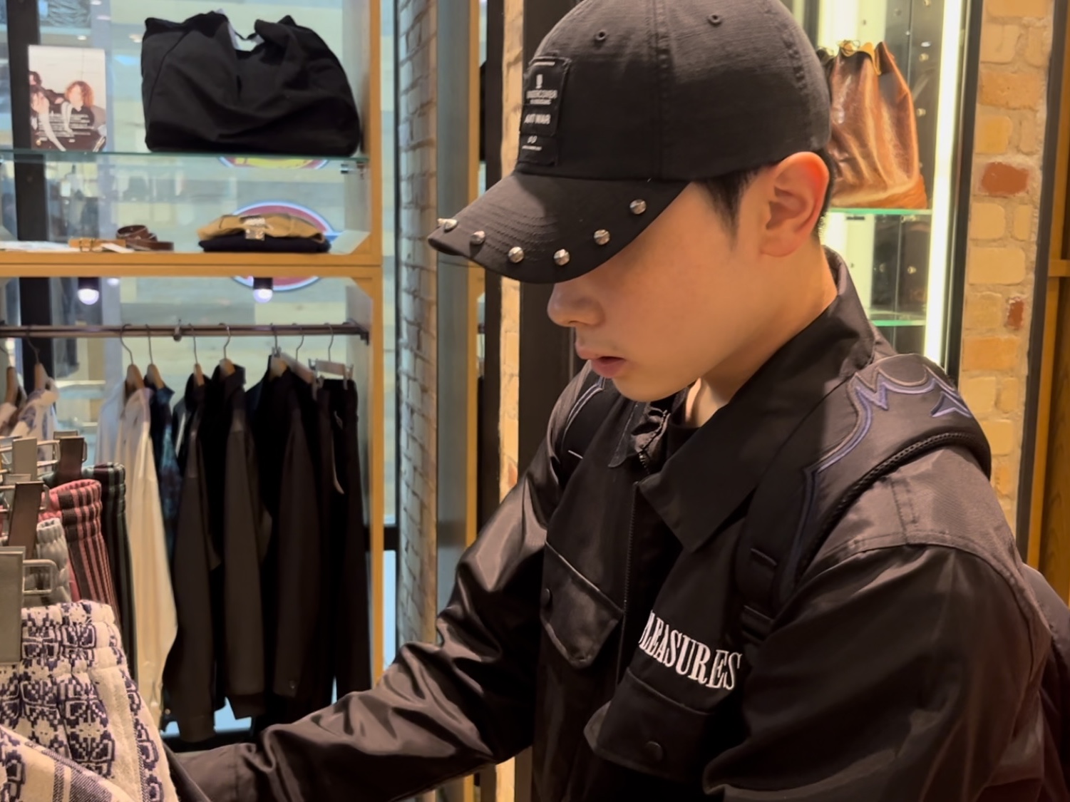 Supreme x Undercover Studded 6-Panel Black - 23SS 착용 스타일 - 4