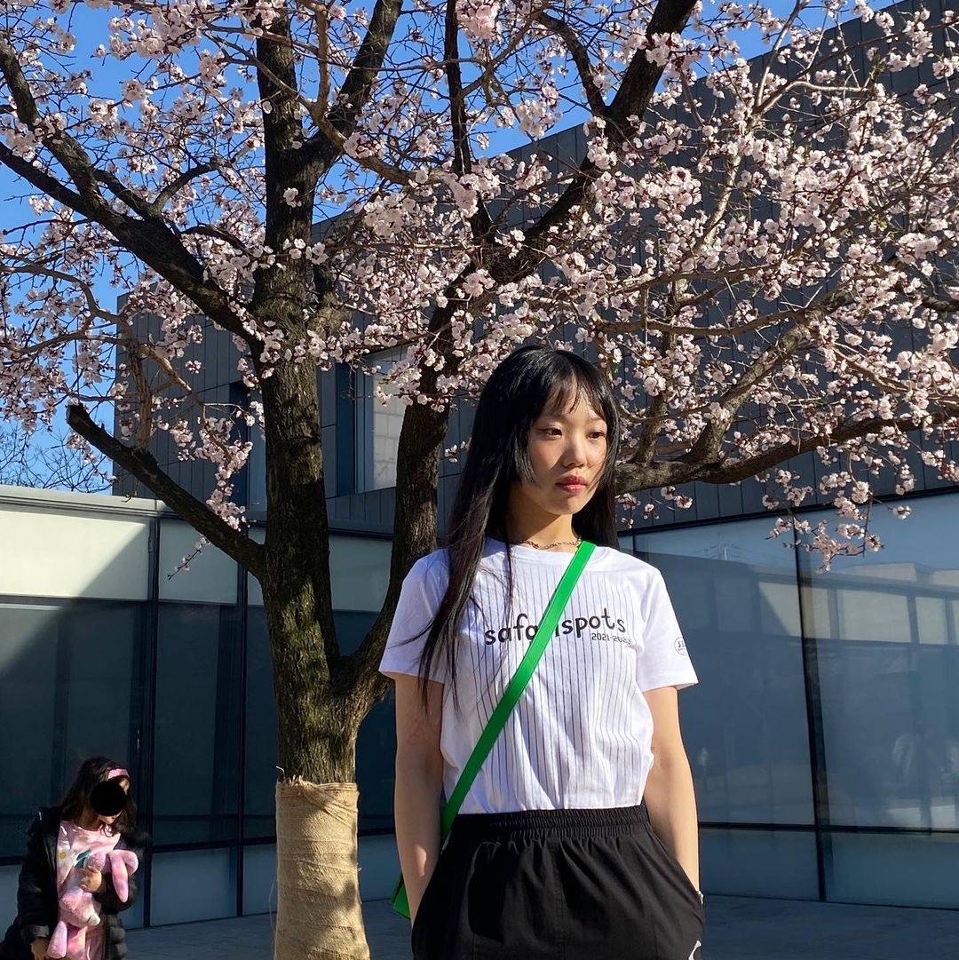 Safarispot Women 1/2 Safarispots Magazine Tee White 착용 스타일 - 1