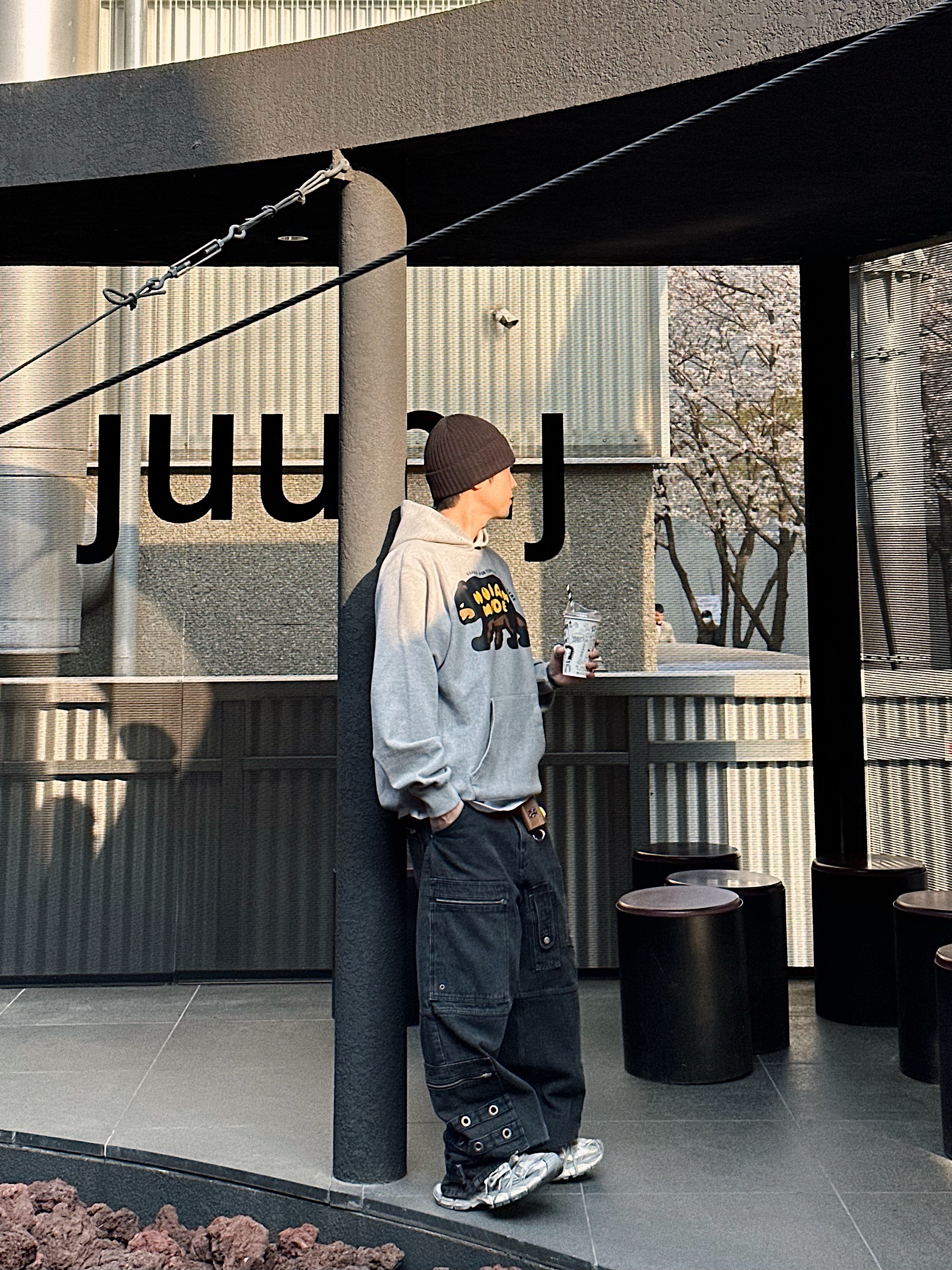 Human Made Heavyweight Hoodie #1 Gray, Balenciaga 3XL Sneakers Light Beige 착용 스타일 - 4