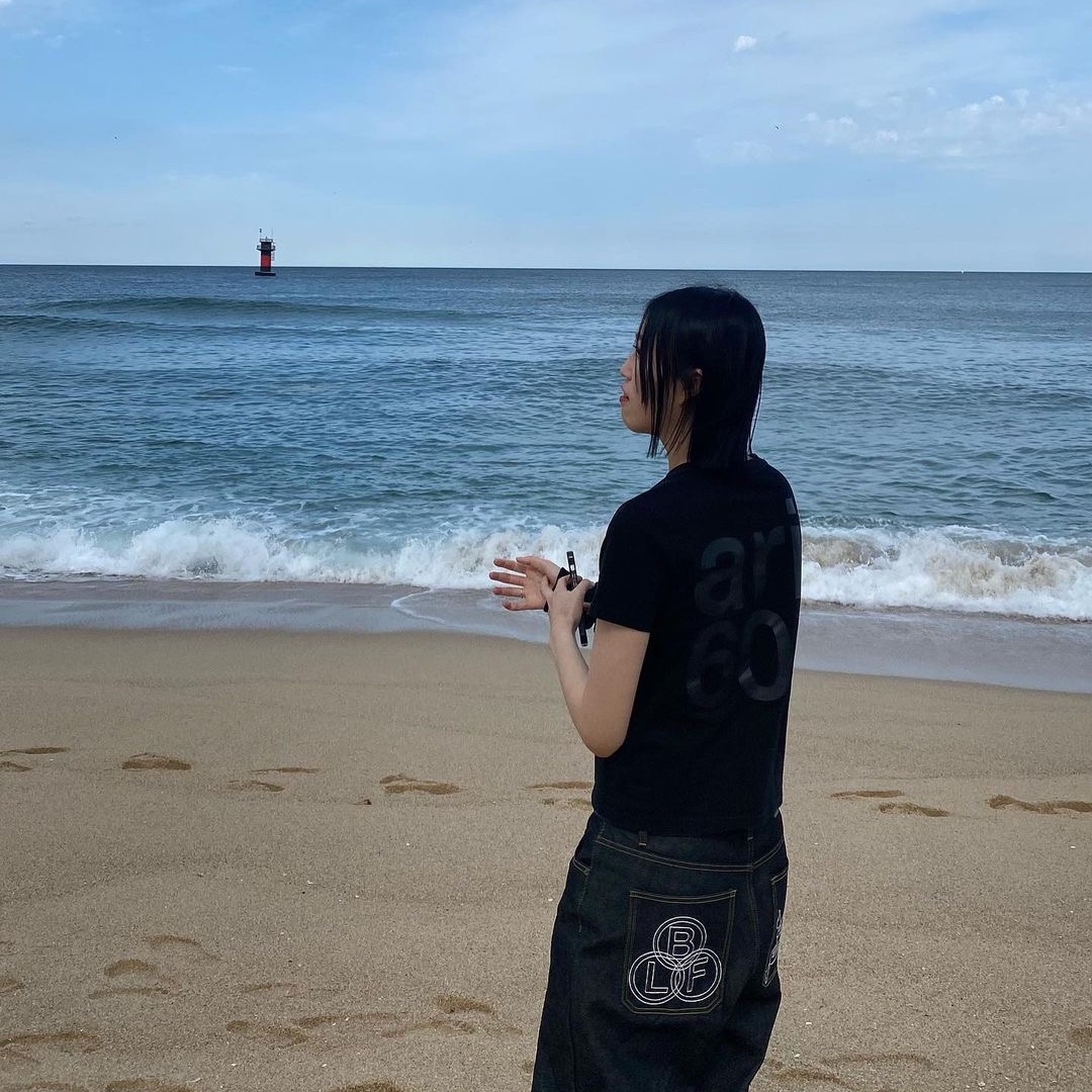 [KREAM 단독] Safarispot 1/2 Basic Safari T-Shirt Black 착용 스타일 - 3