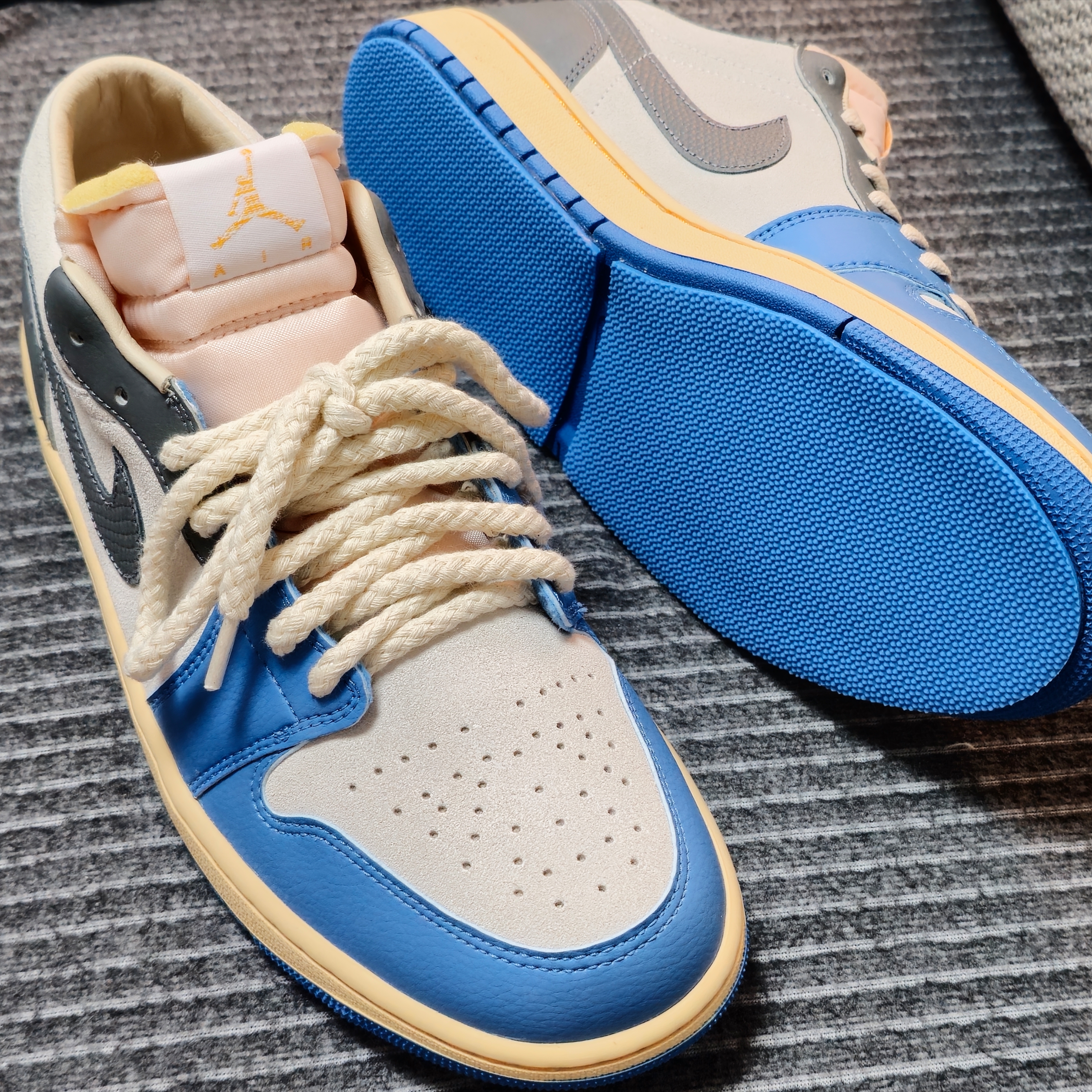 Jordan 1 Low SE Tokyo 96 착용 스타일 - 1