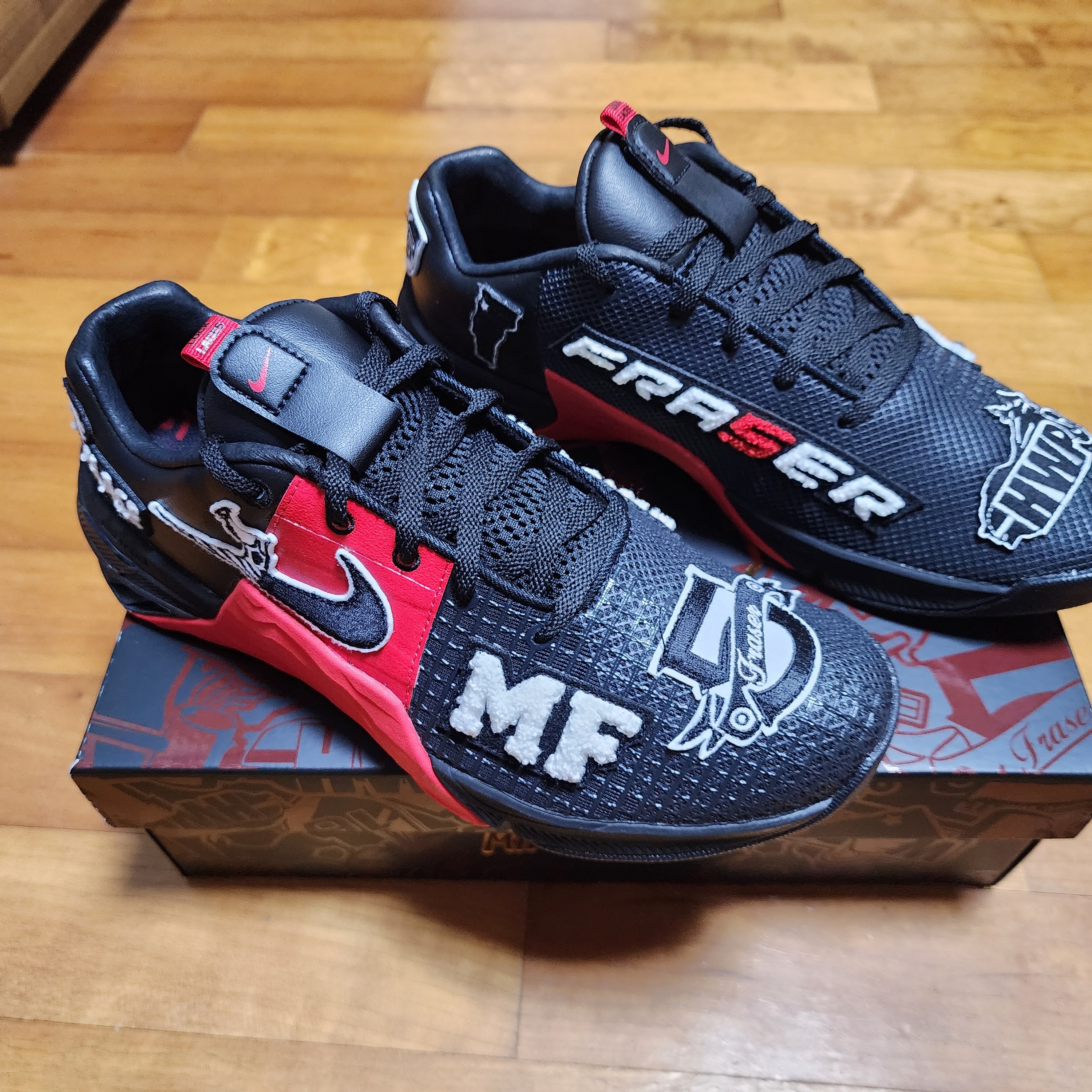 Nike Metcon 8 MF Black Dark Smoke Grey 착용 스타일 - 2